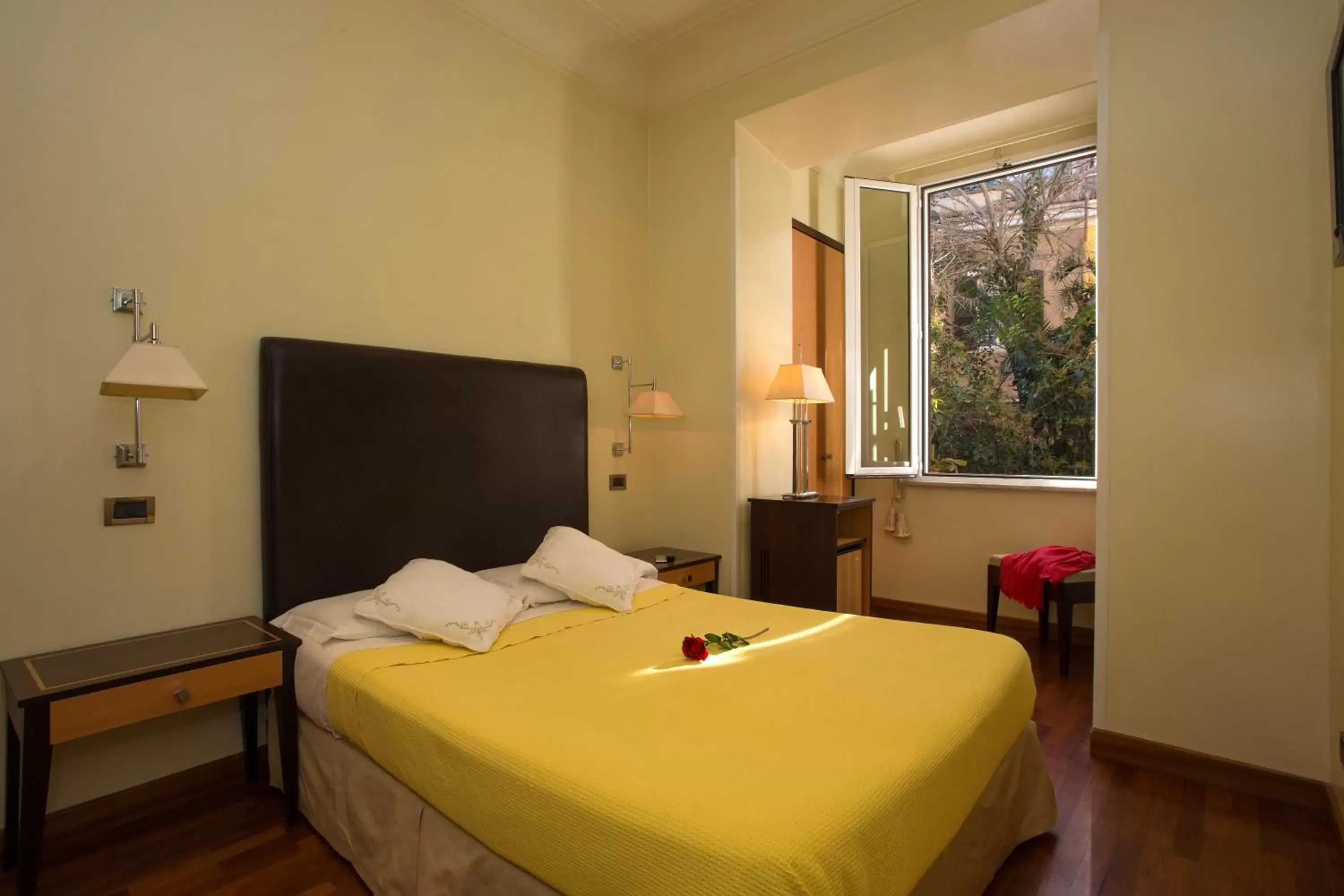 Bedroom, Bed in Hotel Giolitti