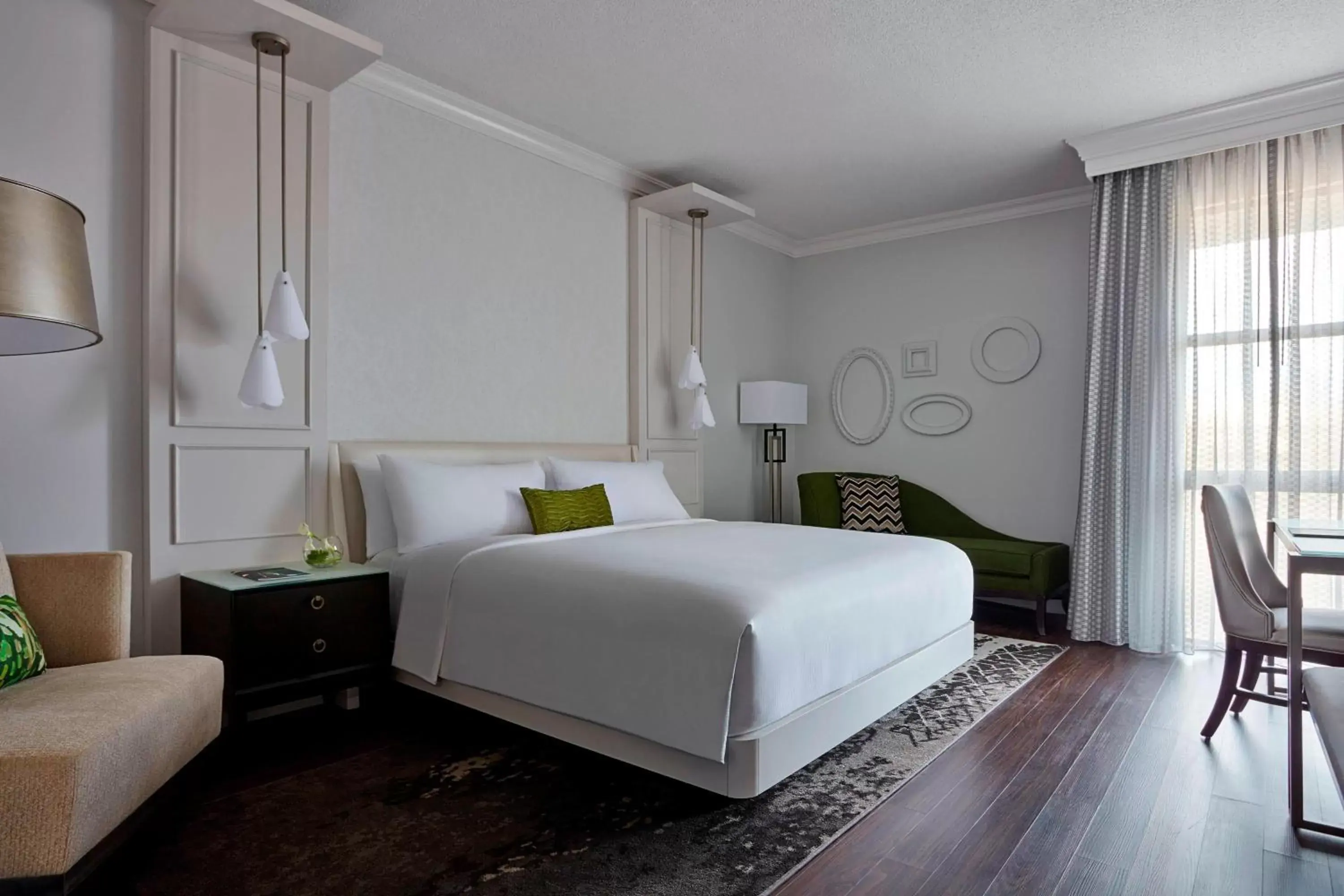 Bedroom, Bed in Charlotte Marriott SouthPark