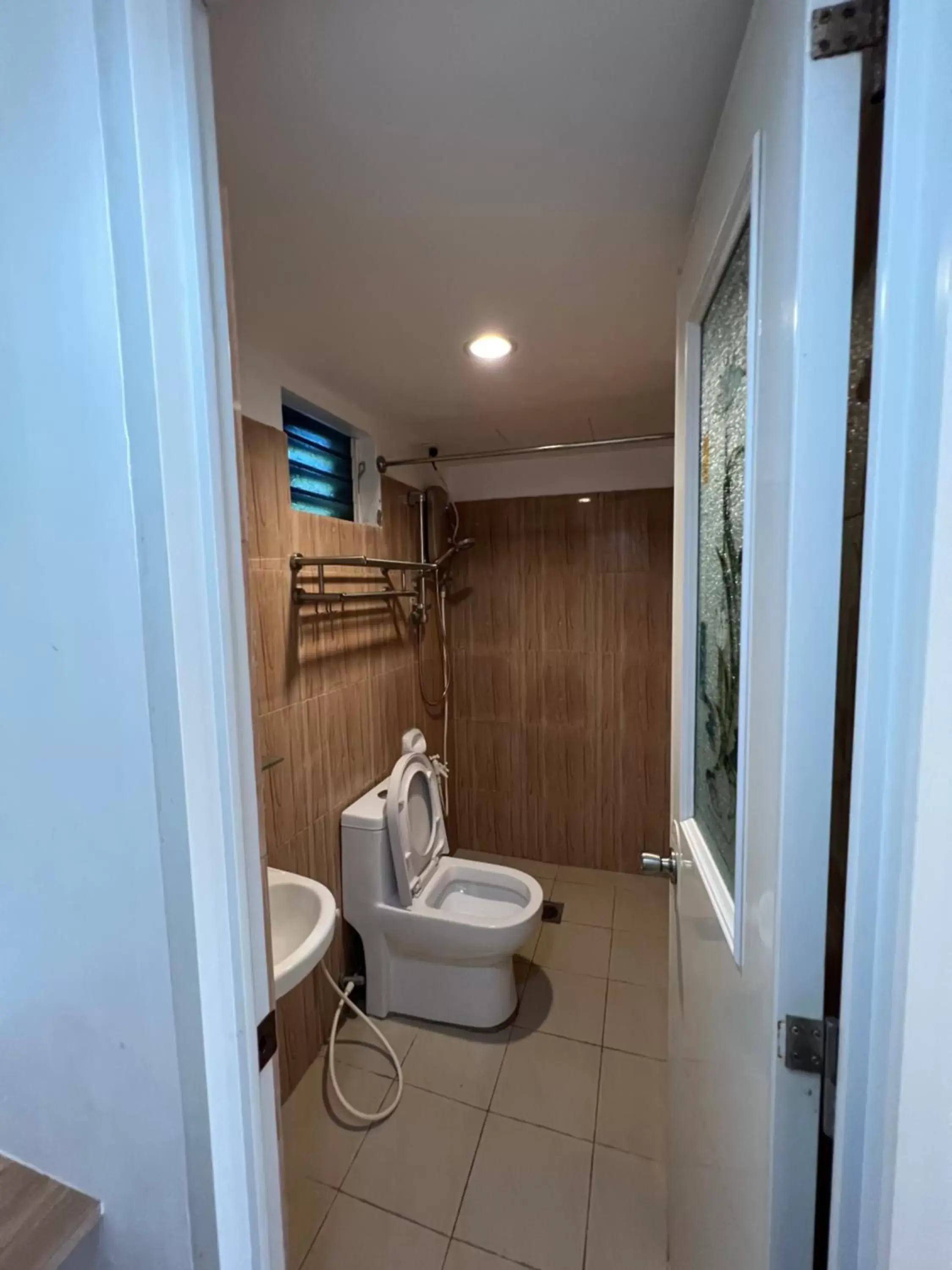 Shower, Bathroom in GingGing Hotel And Resort