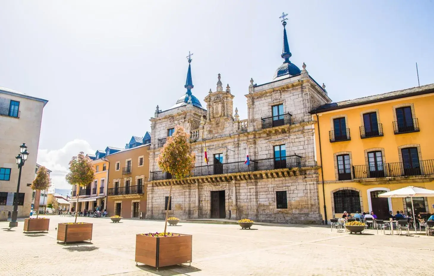 Nearby landmark, Property Building in Hotel Aroi Bierzo Plaza