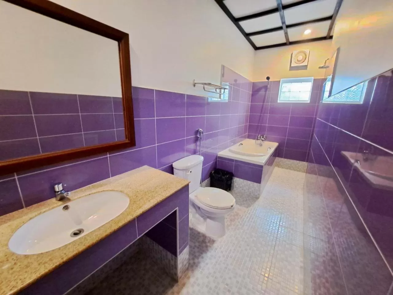 Bathroom in DEN HOTEL TOTONOU SIEM REAP