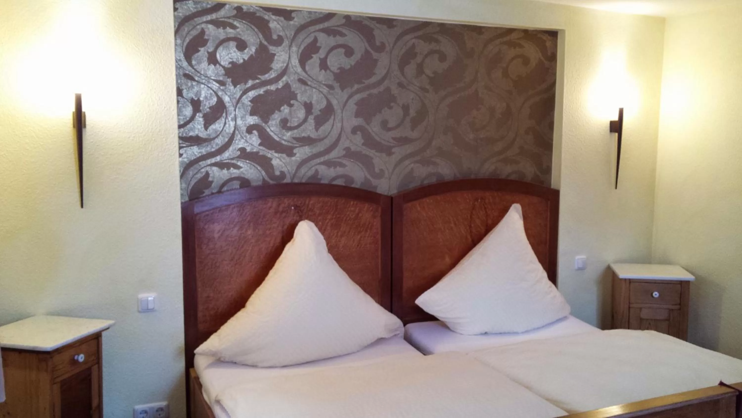 Double Room with Private Bathroom in Fachwerk-Hotel Eisenbart