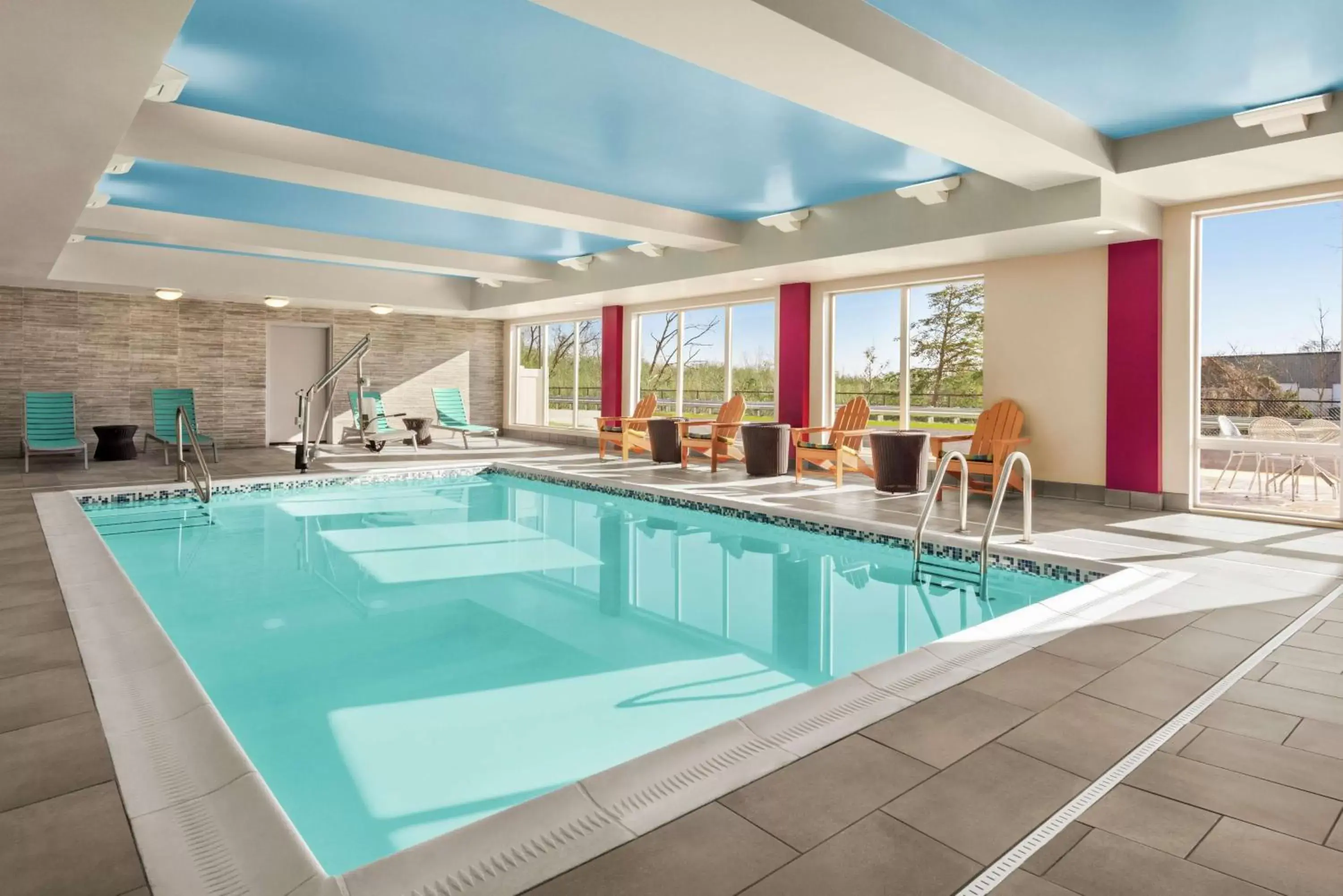 Pool view, Swimming Pool in Home2 Suites by Hilton Woodbridge Potomac Mills