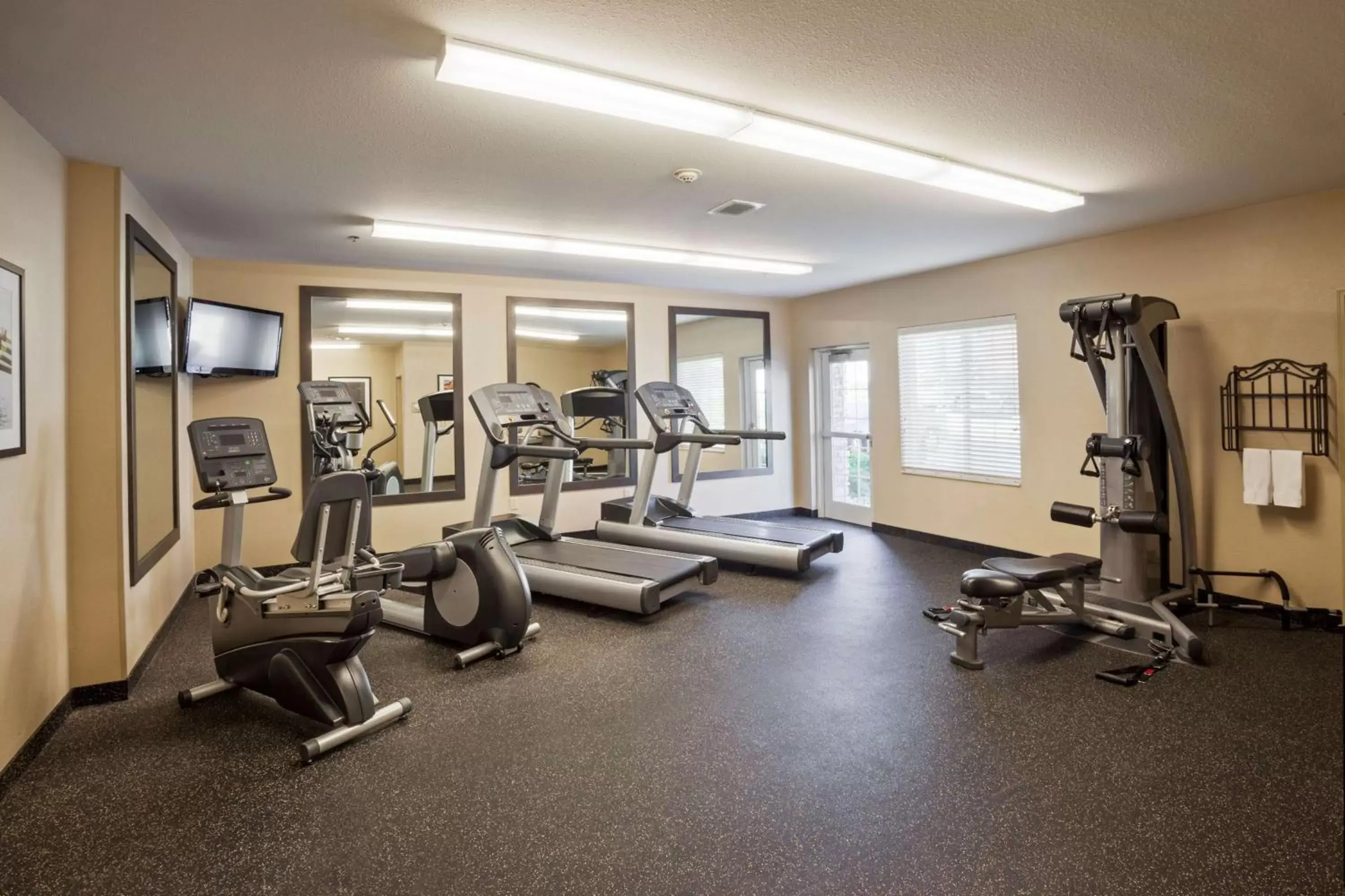 Spa and wellness centre/facilities, Fitness Center/Facilities in Sonesta Simply Suites Arlington