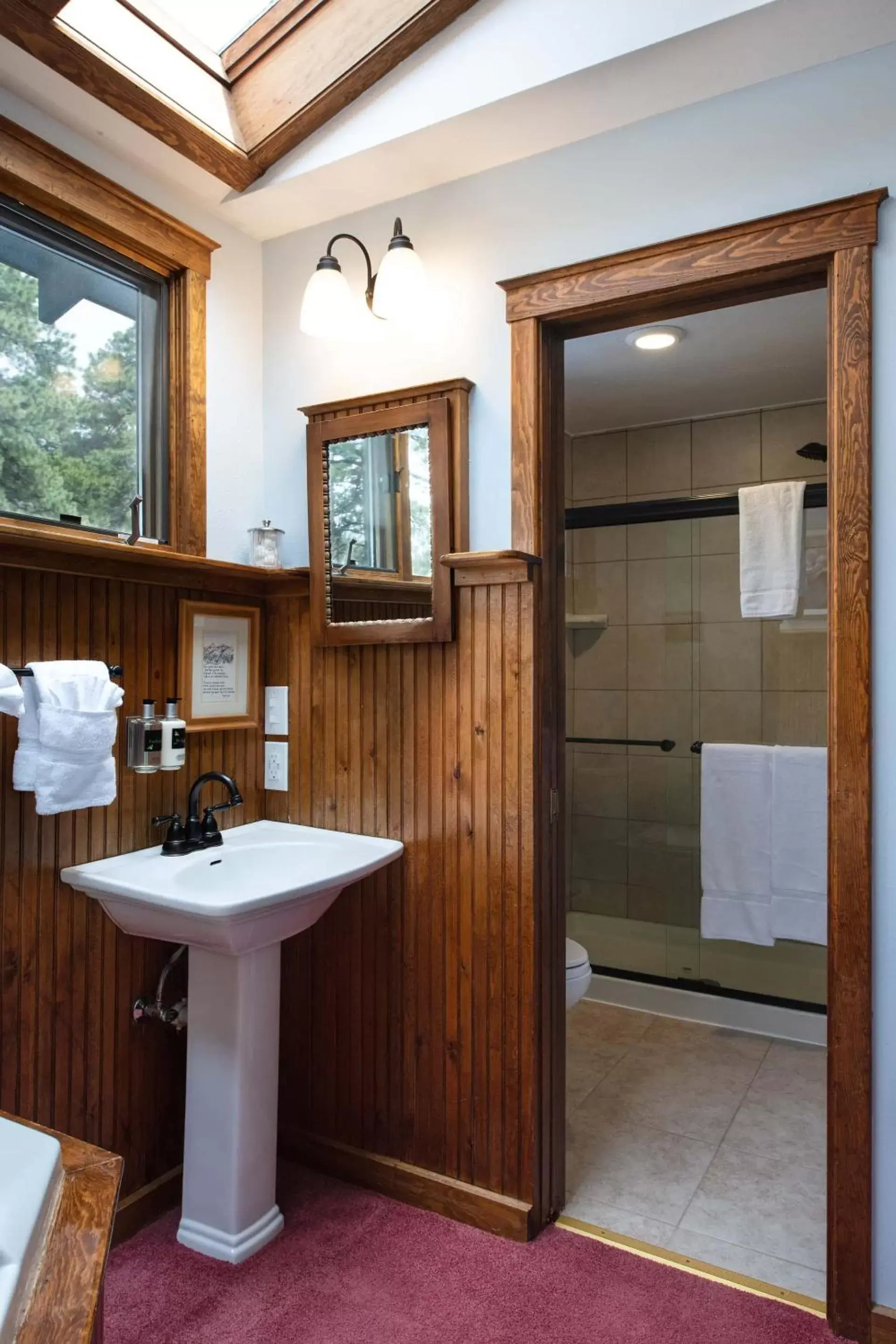 Bathroom in Romantic RiverSong Inn