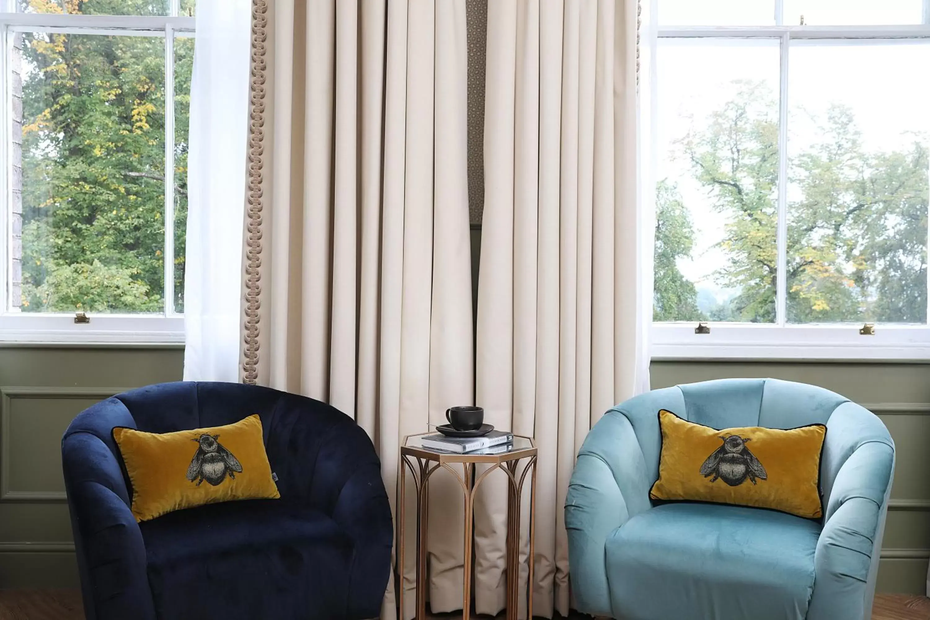 Bedroom, Seating Area in Elmbank Hotel - Part of The Cairn Collection