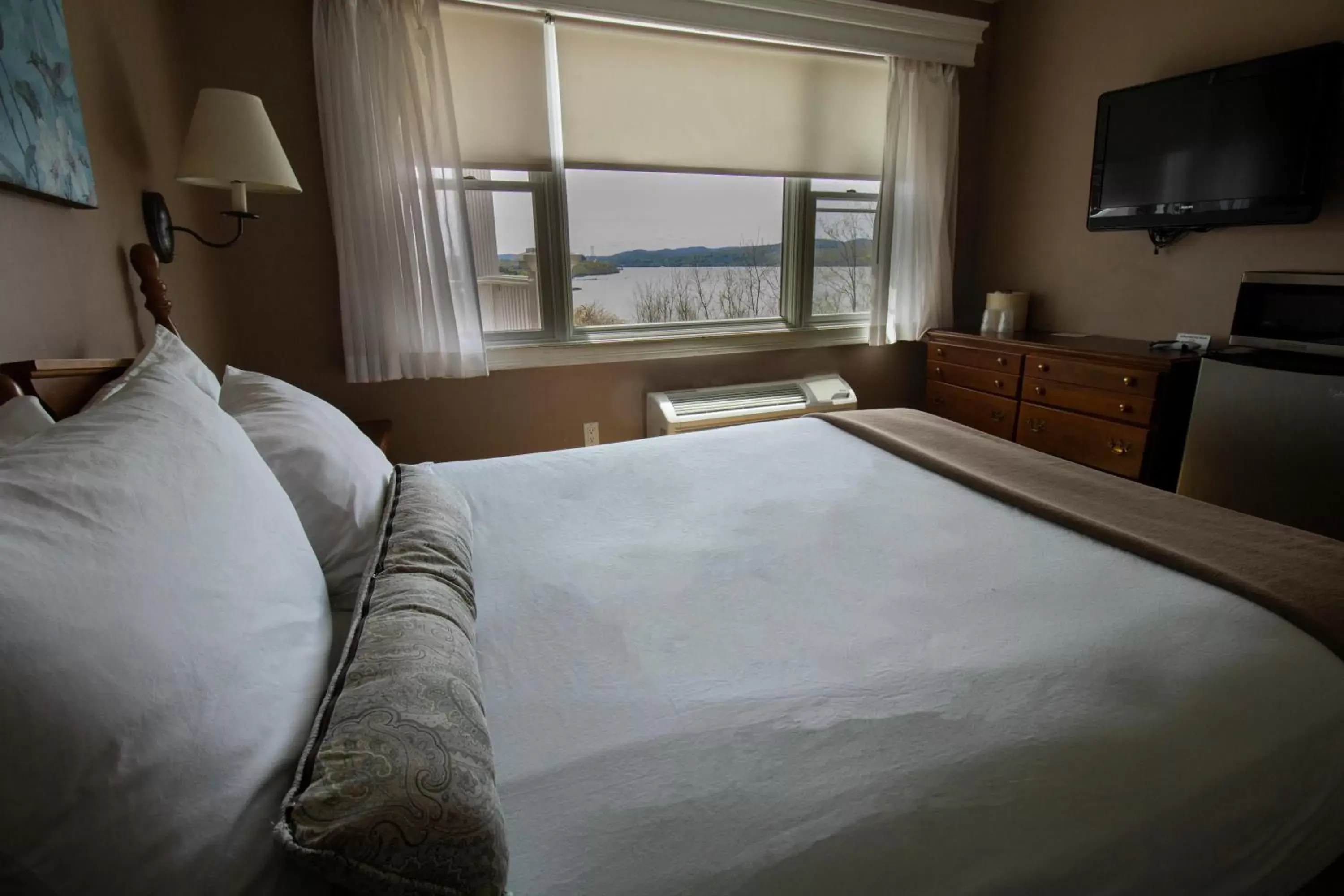 Bedroom, Bed in Inn on the Hudson