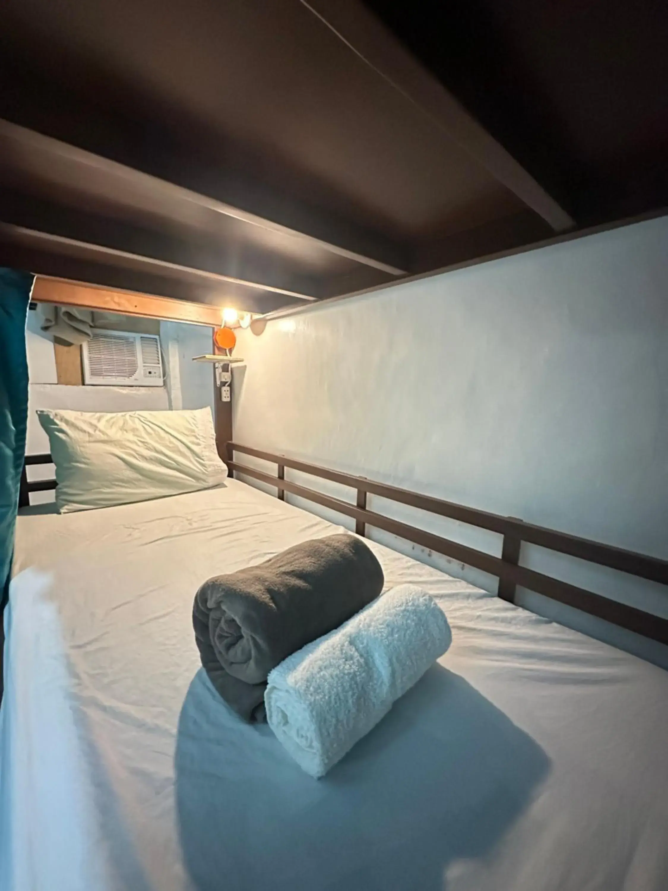 Bed in Malapascua Budget Inn