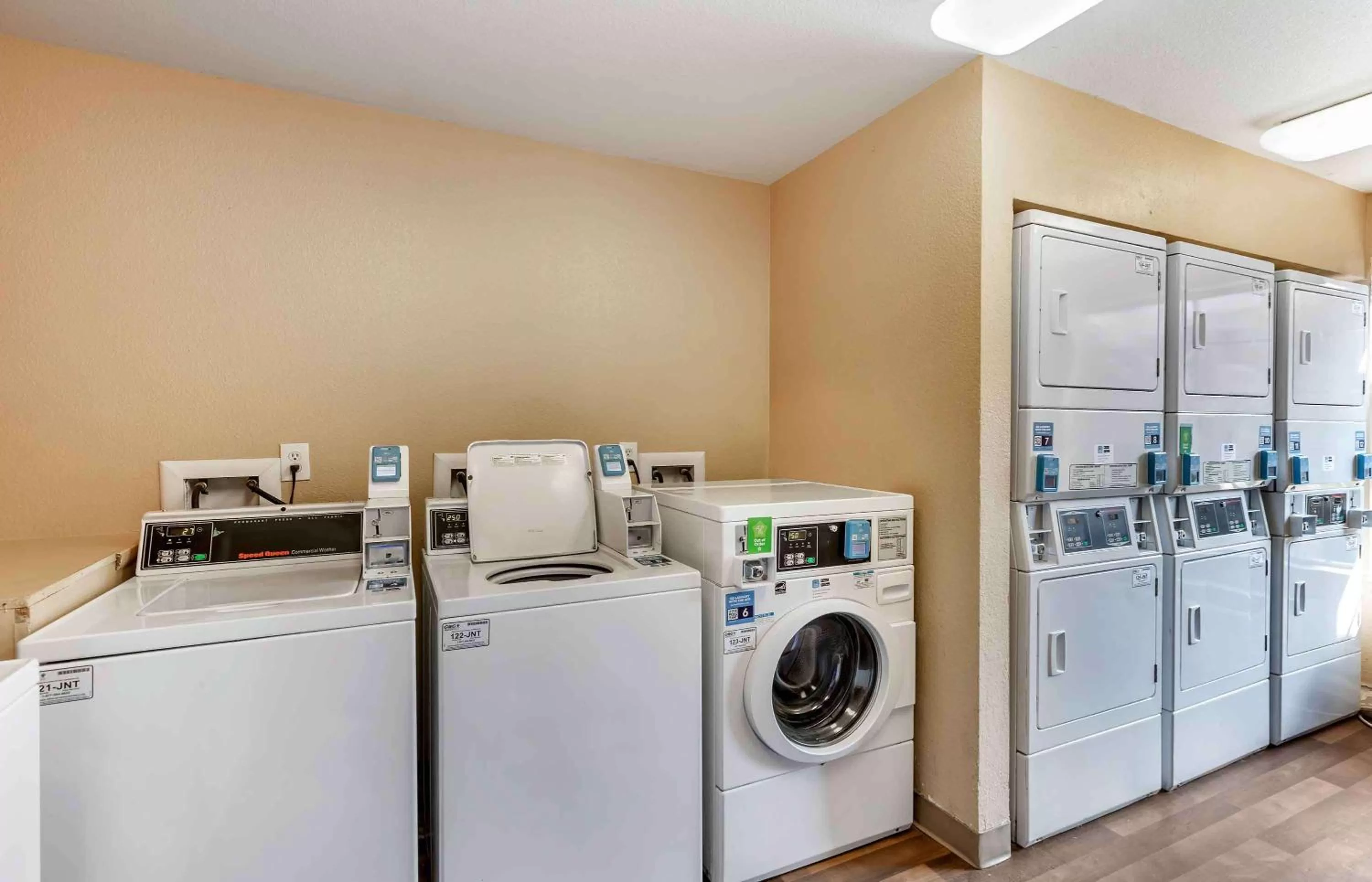 Property building in Extended Stay America Suites - Denver - Tech Center South - Inverness