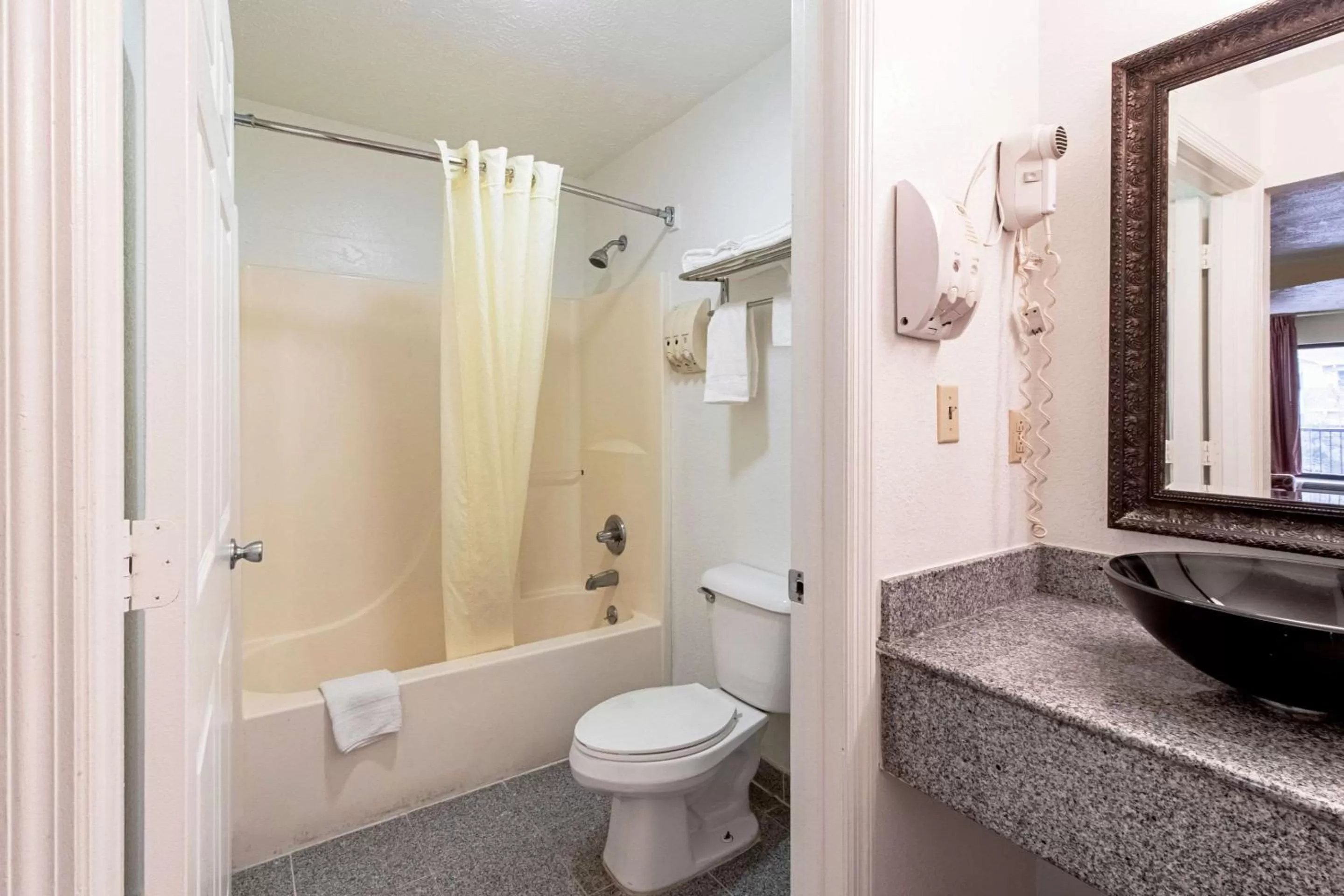 Bedroom in Quality Inn & Suites Dickson