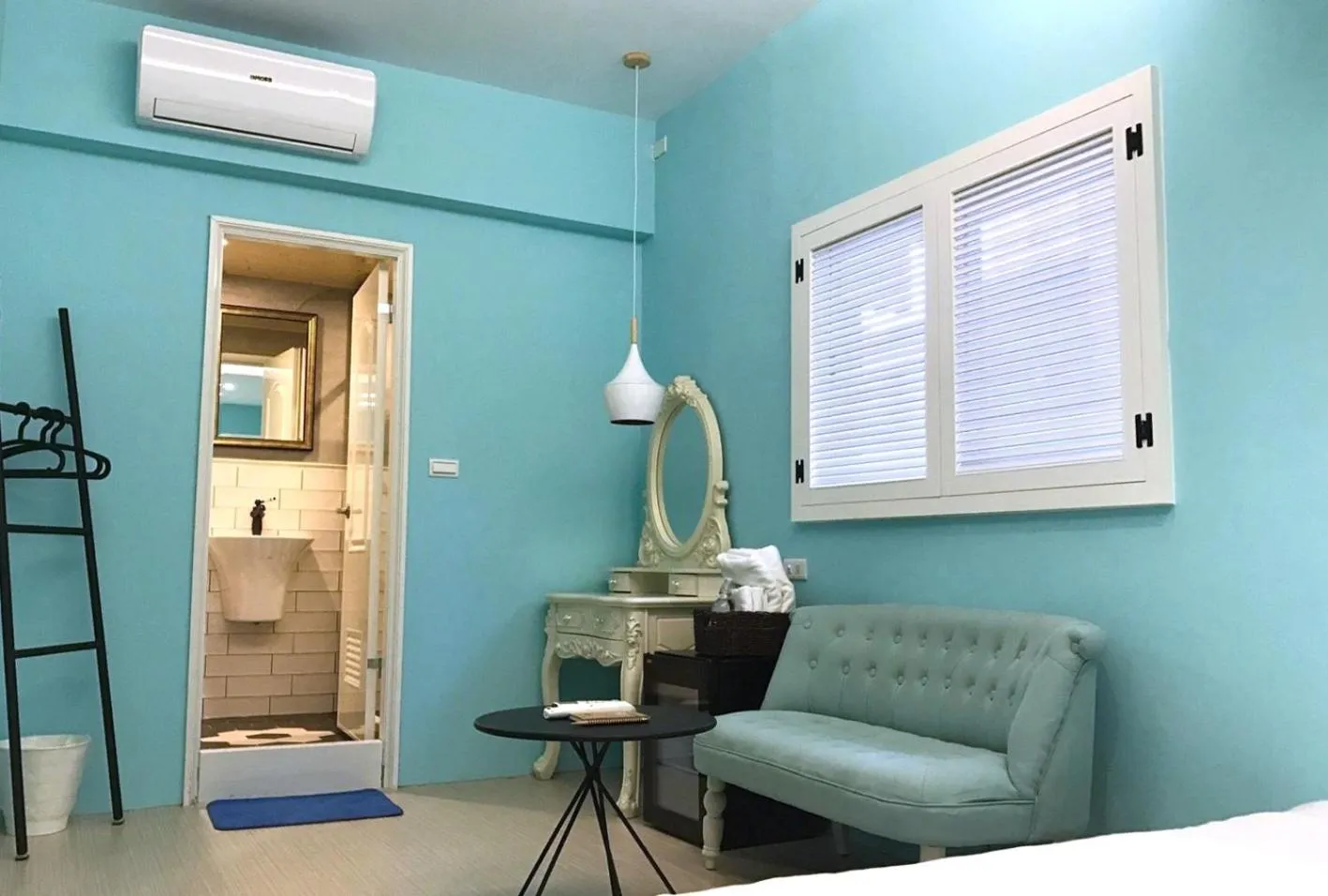 Living room, Bed in Urban