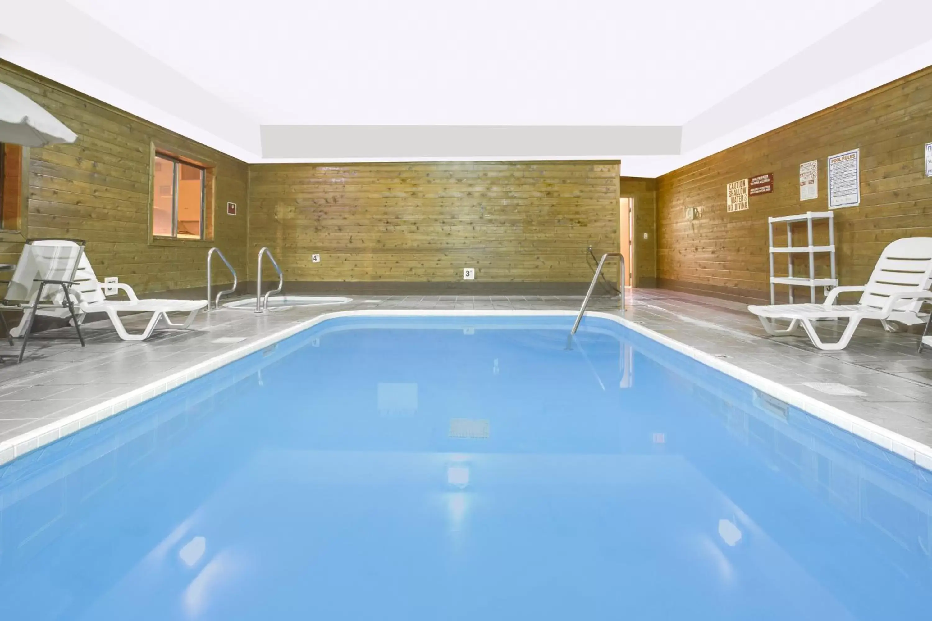 Hot Tub, Swimming Pool in Days Inn by Wyndham North Platte