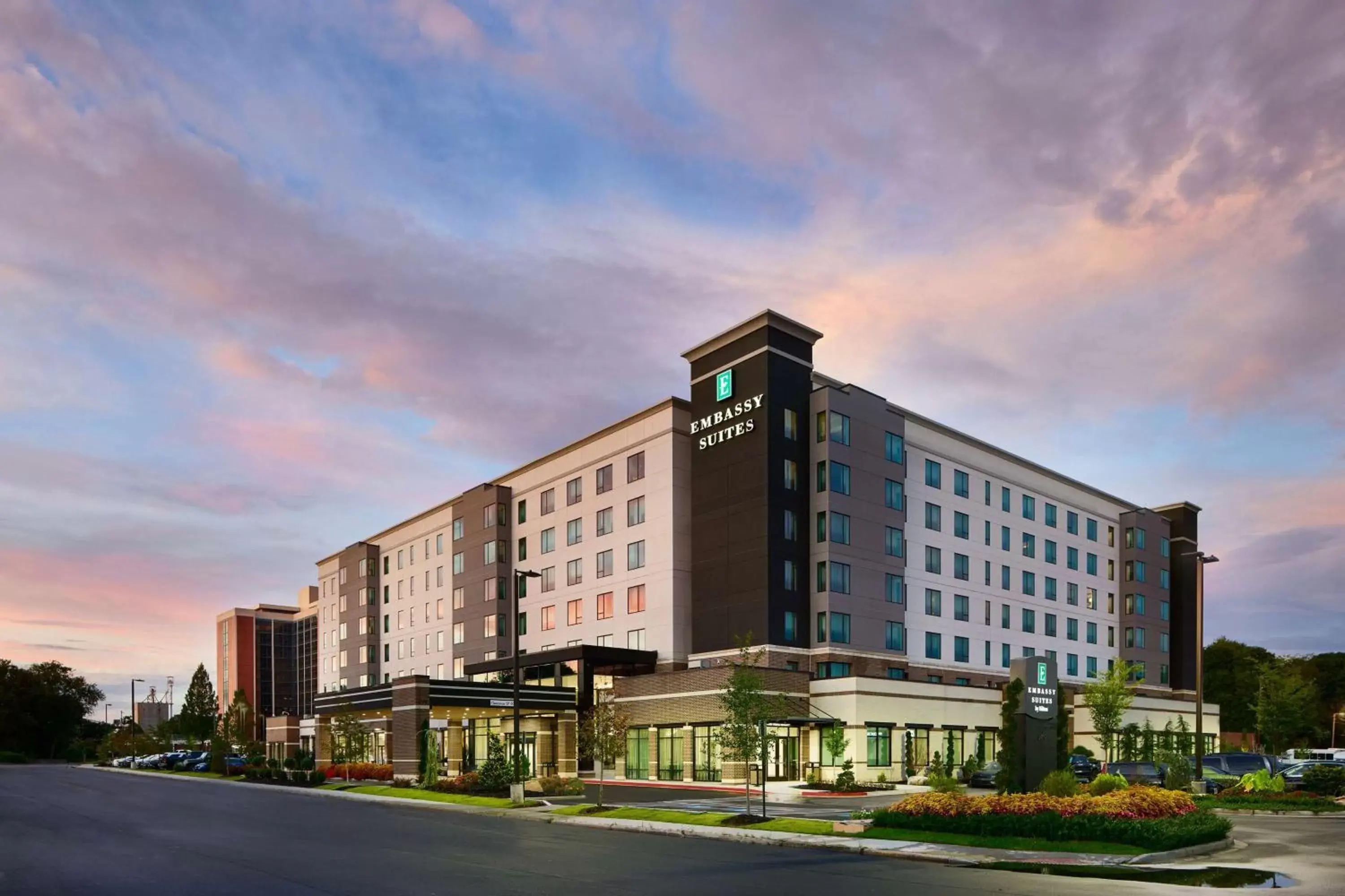 Property Building in Embassy Suites By Hilton Atlanta Airport North