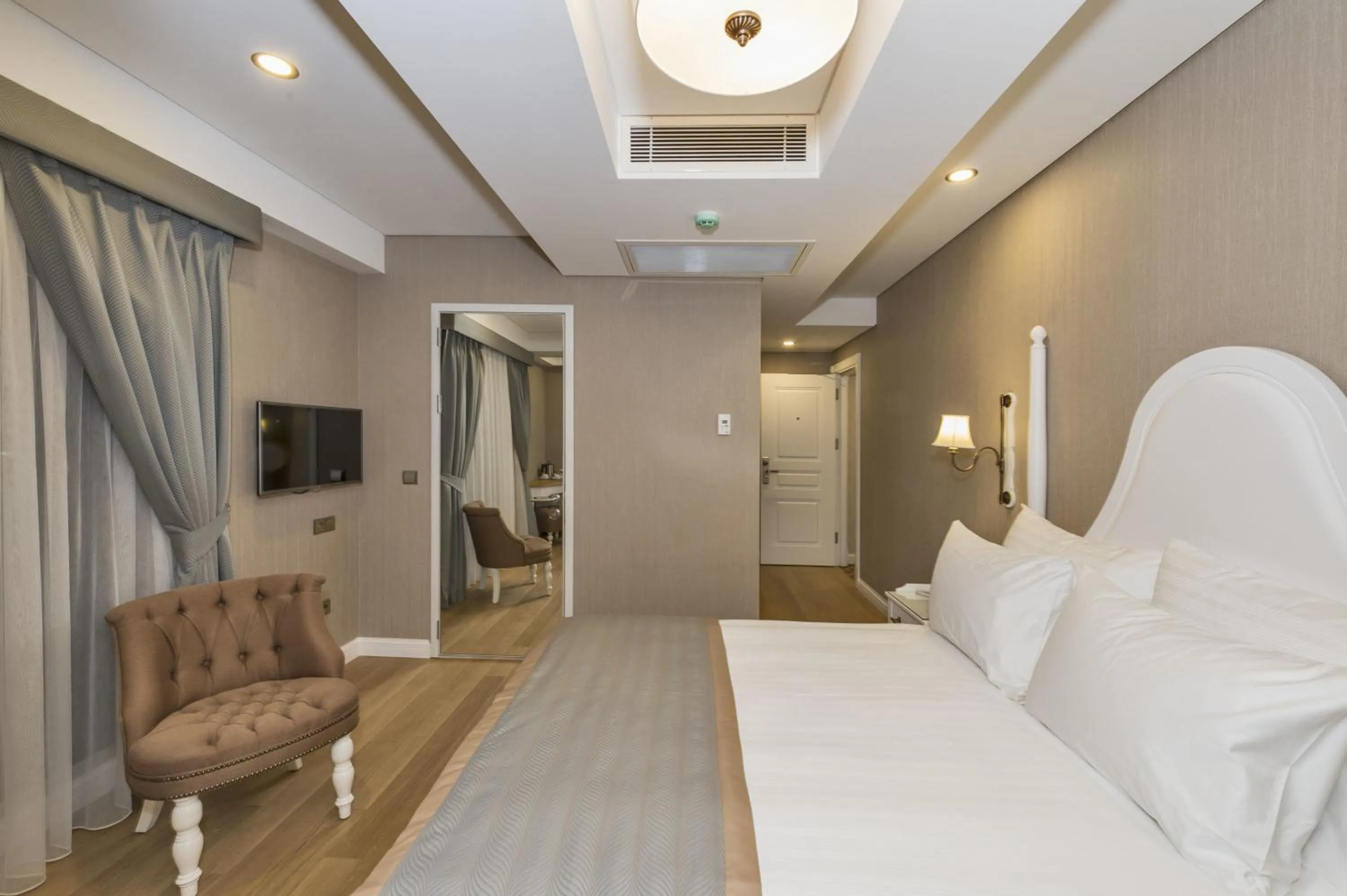 Photo of the whole room, Bed in Hanna Hotel