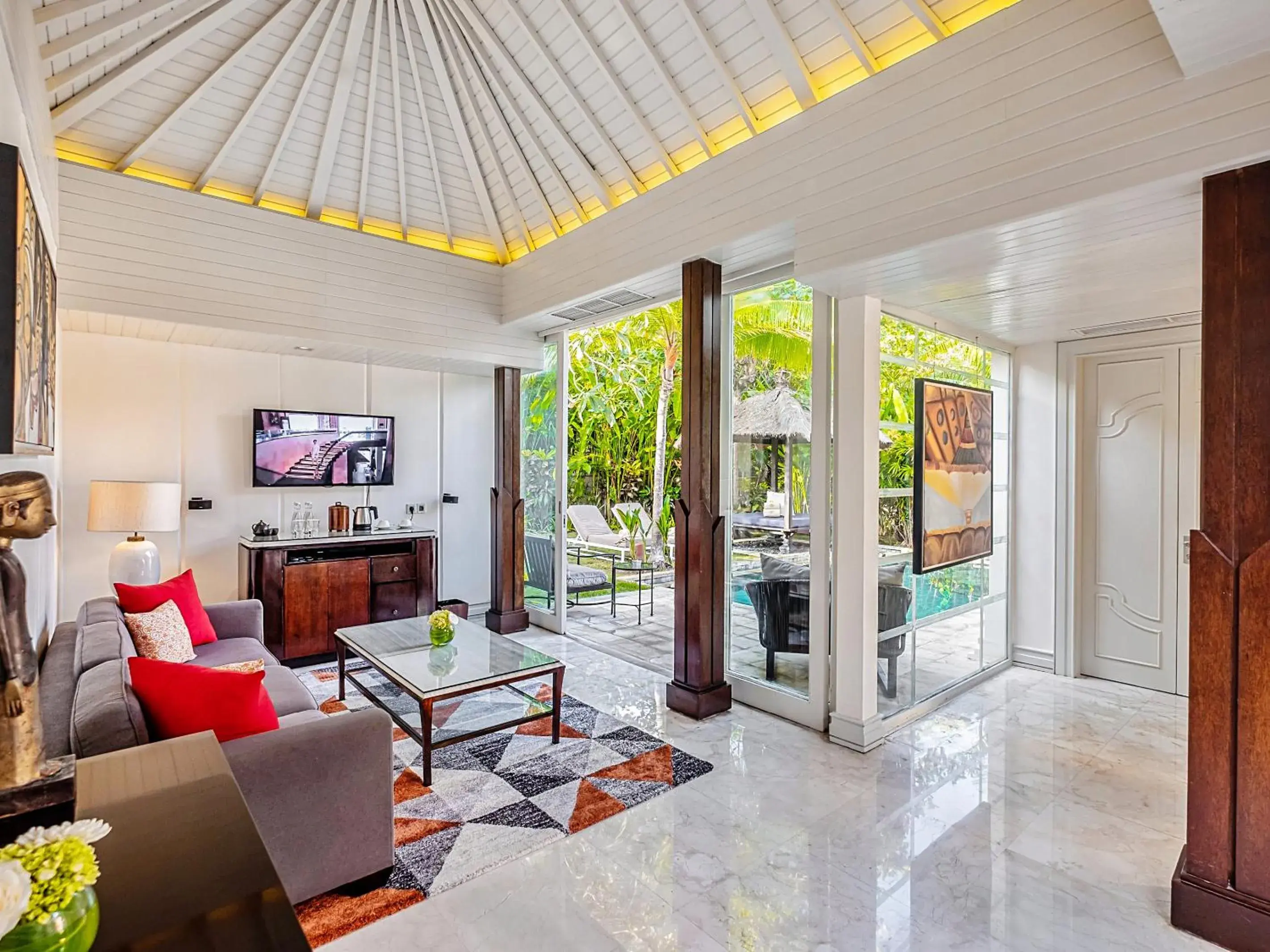 Living room, Seating Area in Suites & Villas at Sofitel Bali