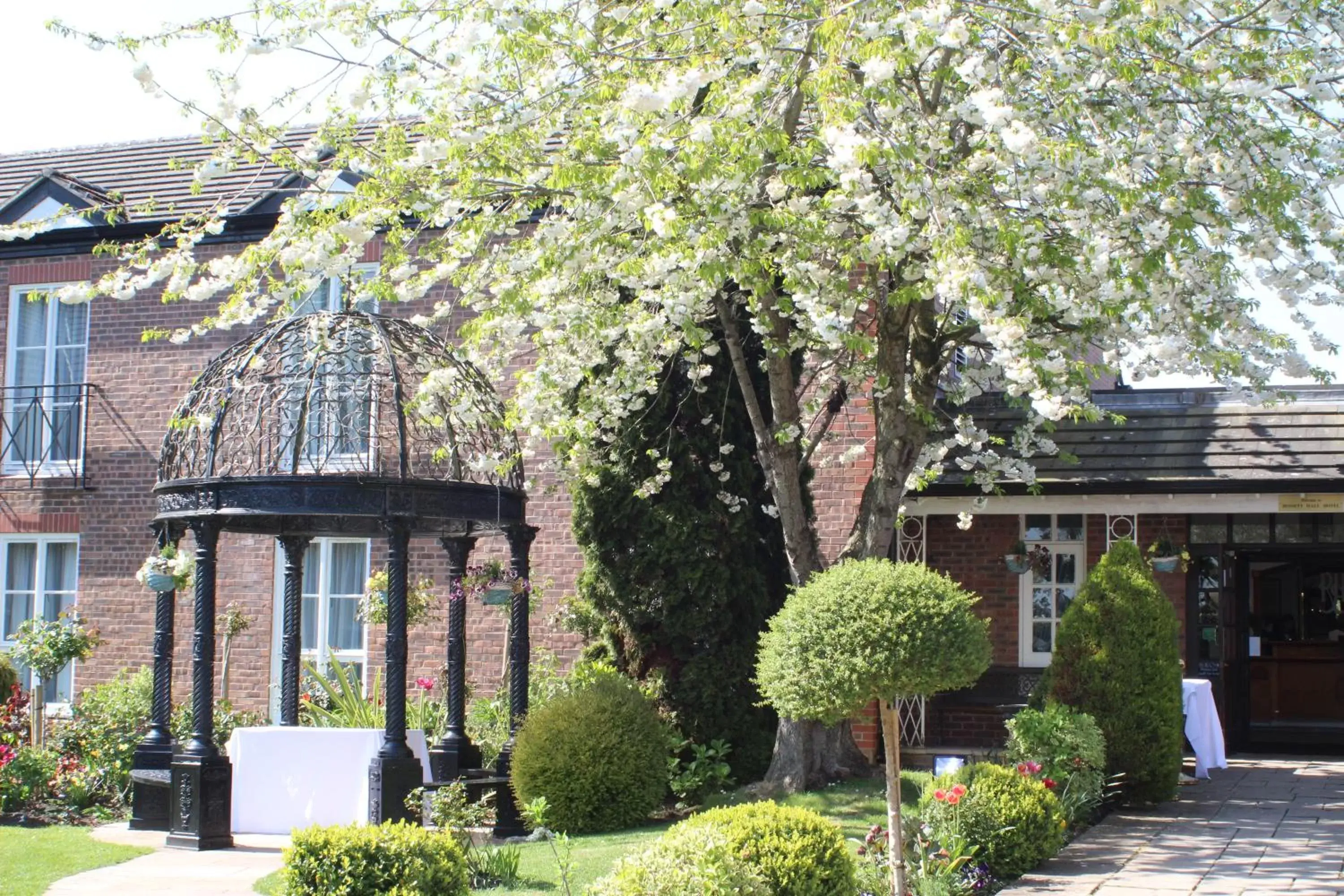 Facade/entrance in Rossett Hall Hotel