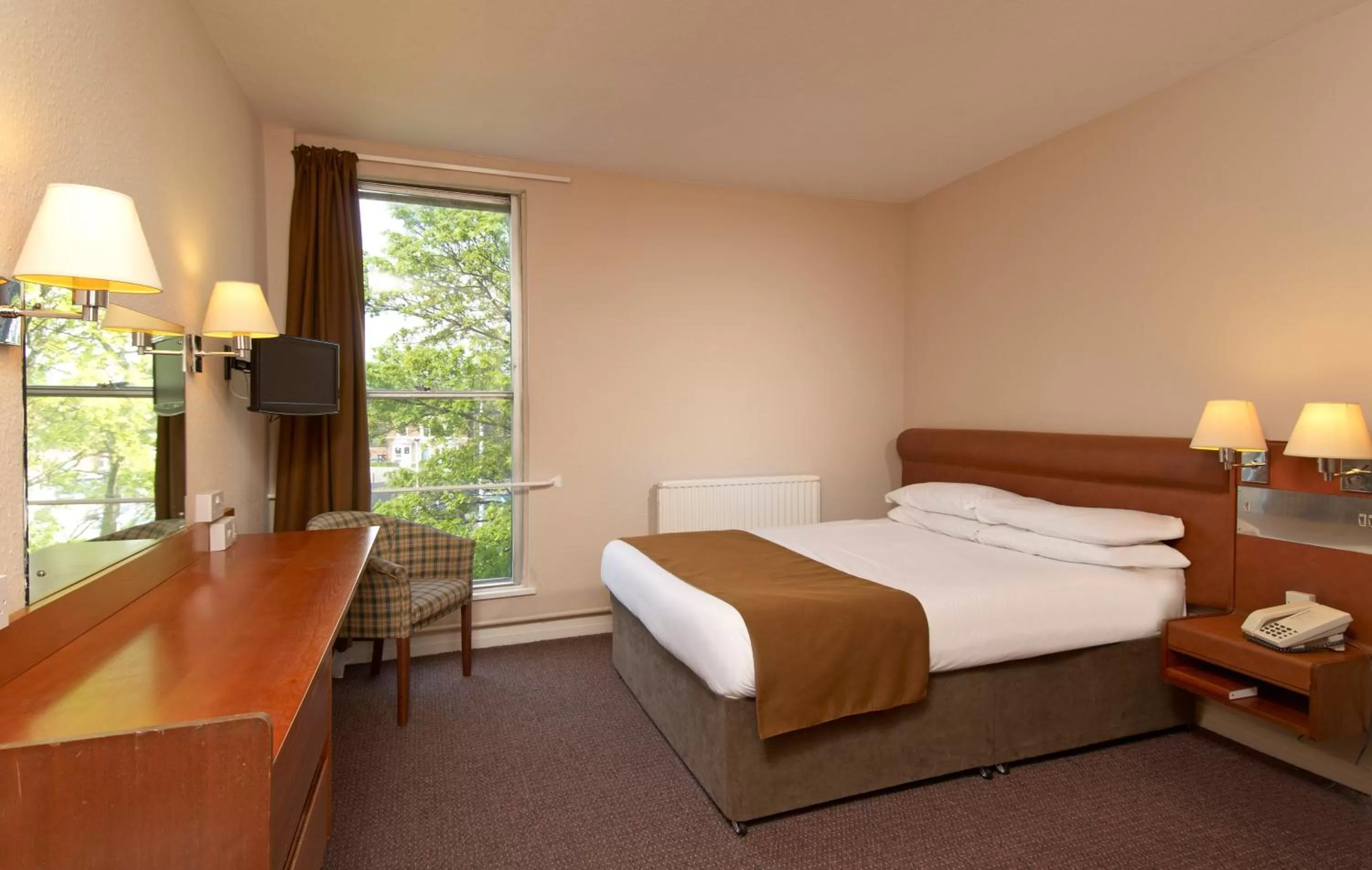 Bedroom, Bed in St James Hotel