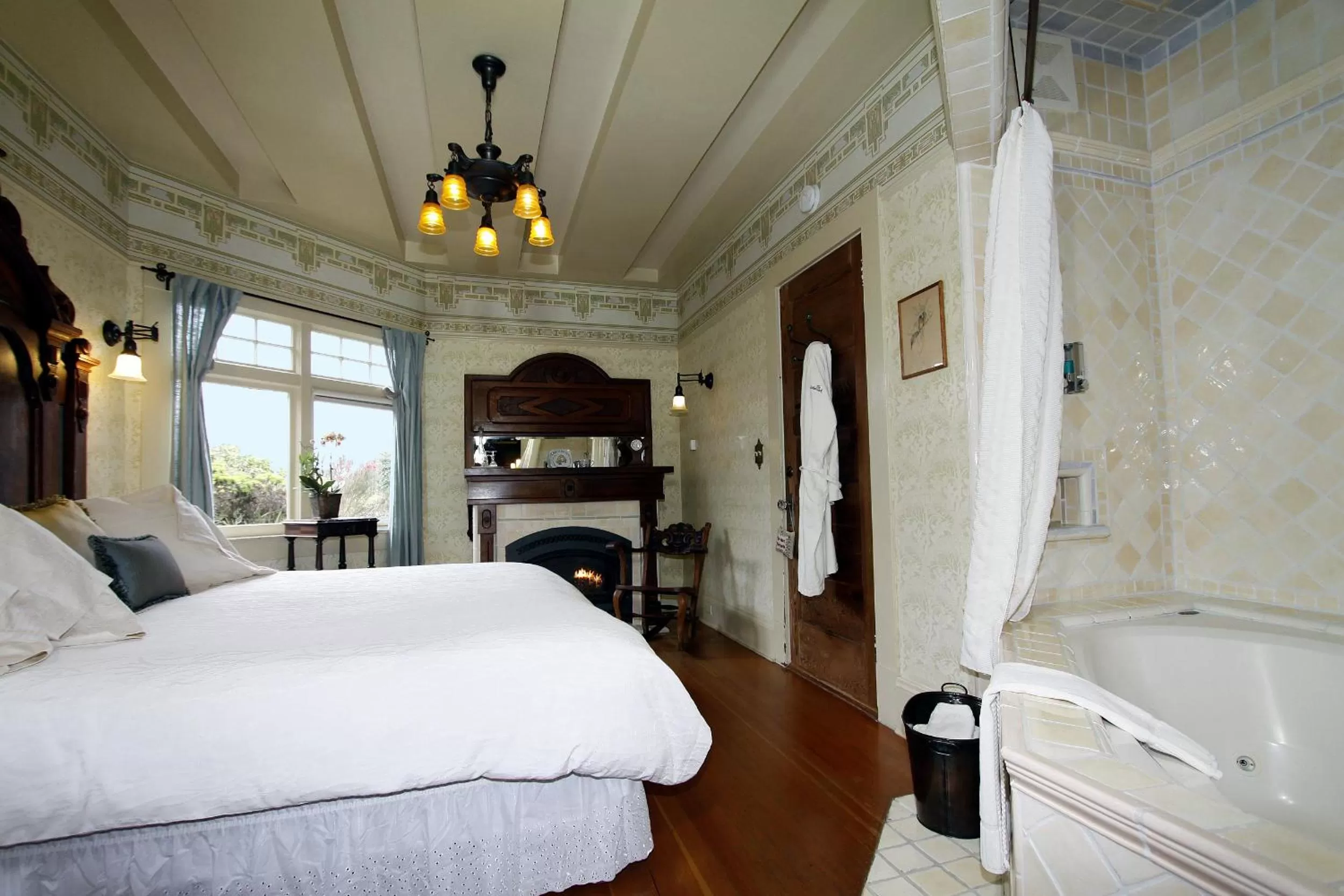 King Room with Private Garden in The Jabberwock Bed & Breakfast