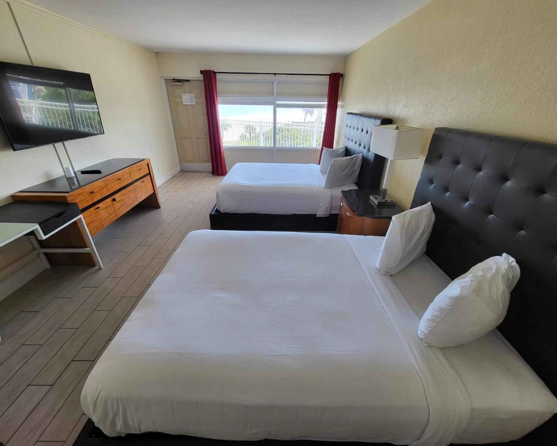 Bed in Chateau Mar Beach Resort NEWLY RENOVATED