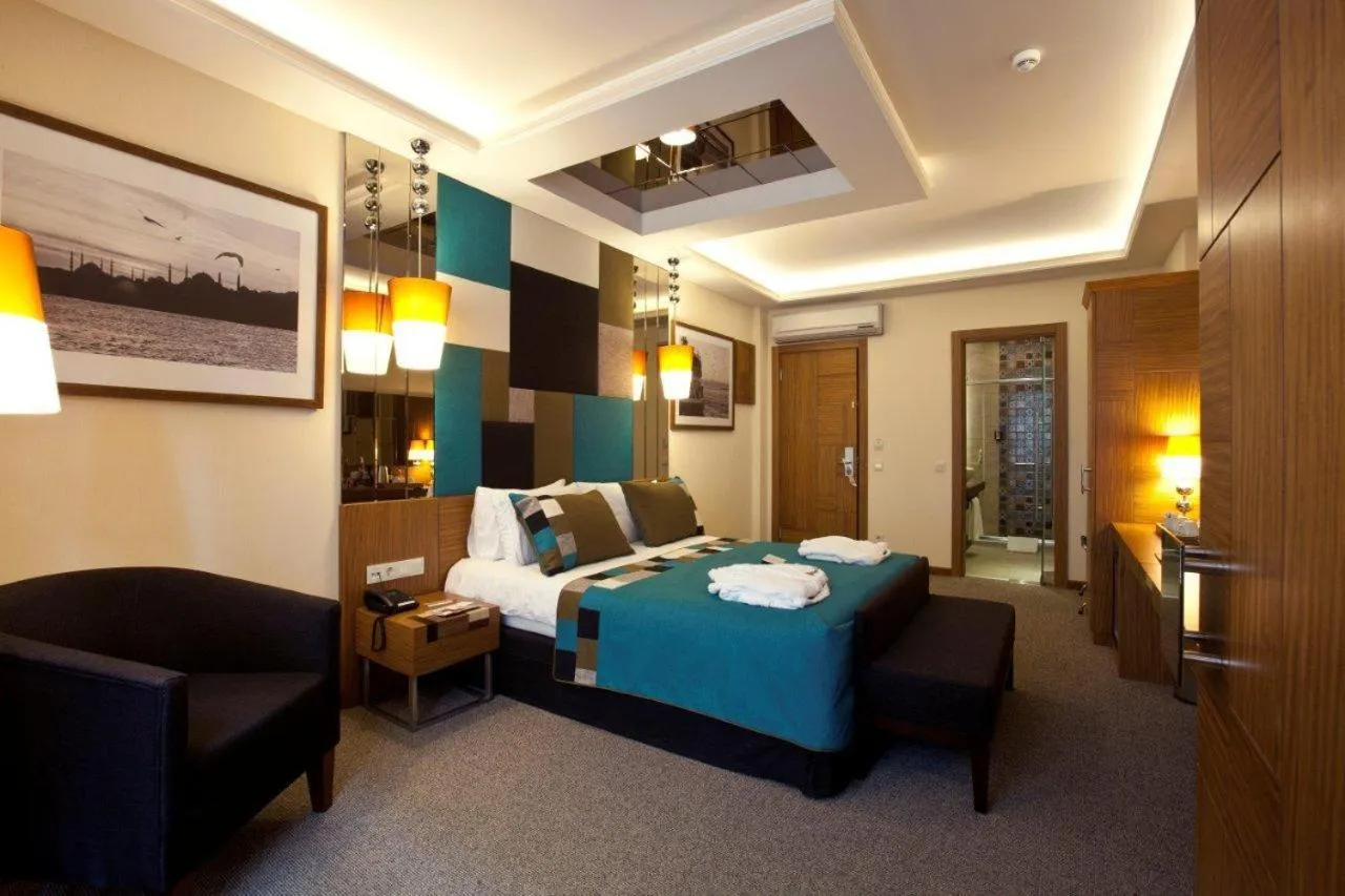 Shower, Bed in Collage Pera Hotel