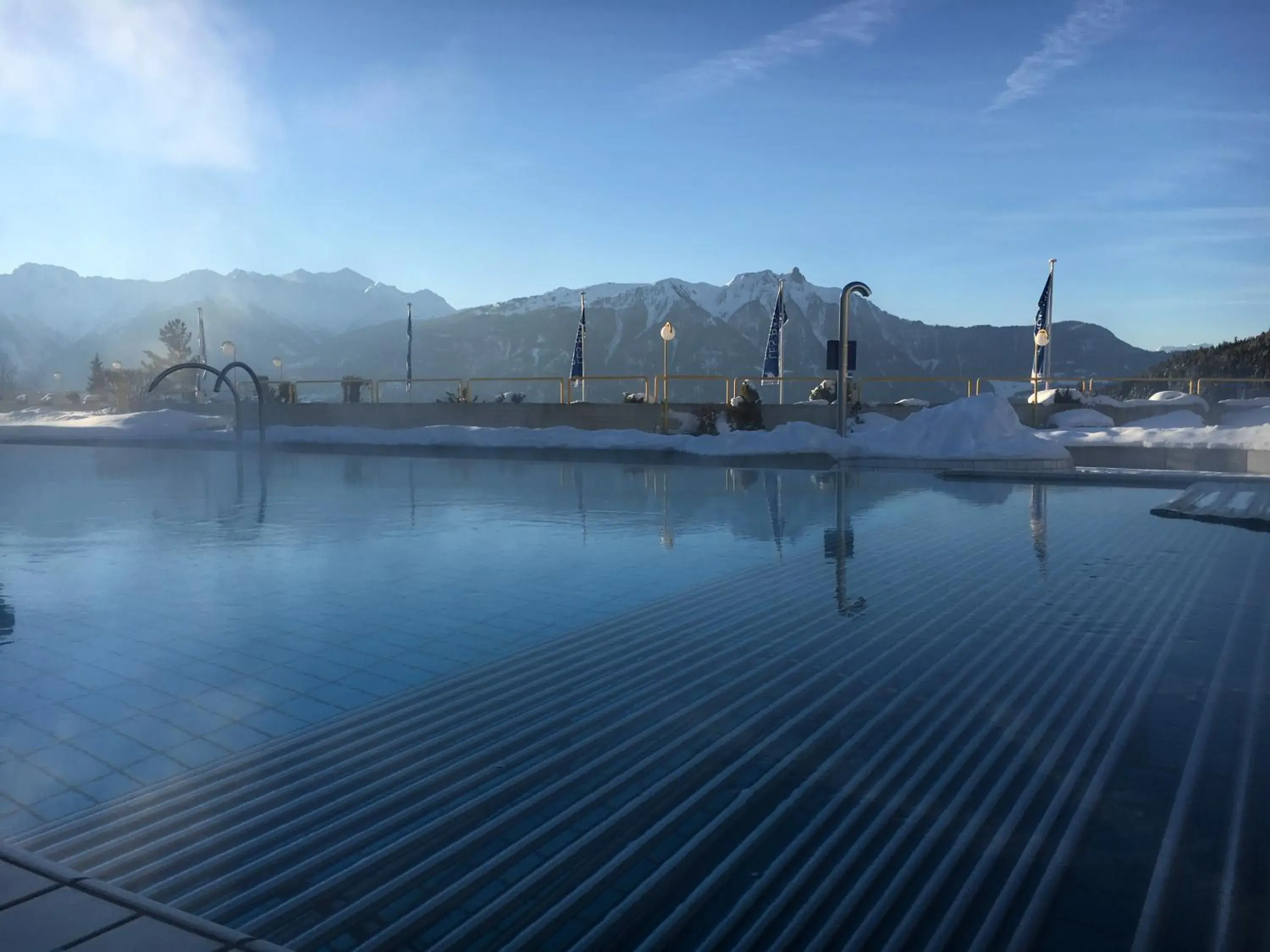 Hot Spring Bath, Swimming Pool in Hôtel des Bains d'Ovronnaz