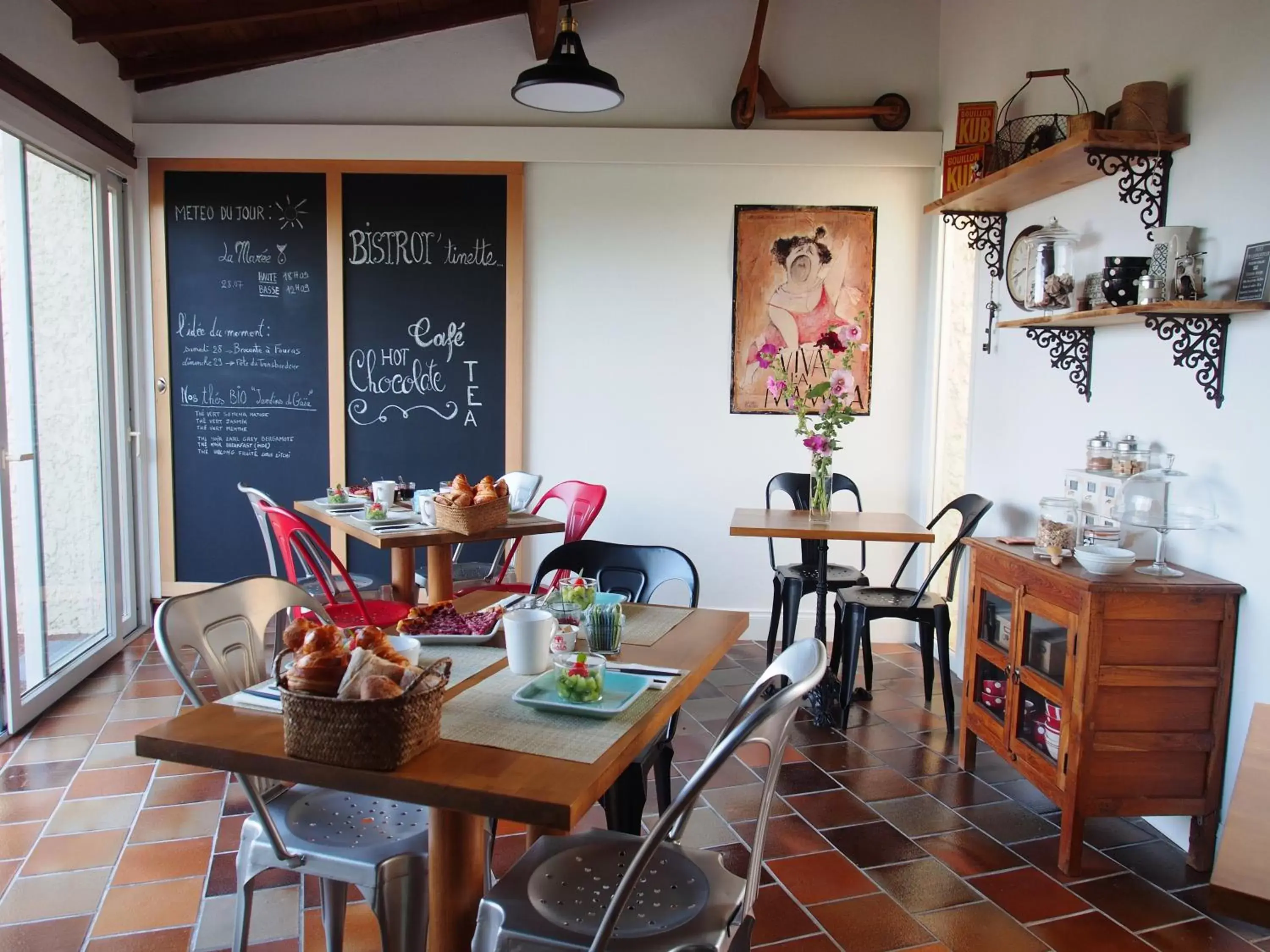 Continental breakfast, Restaurant/Places to Eat in La Charentine