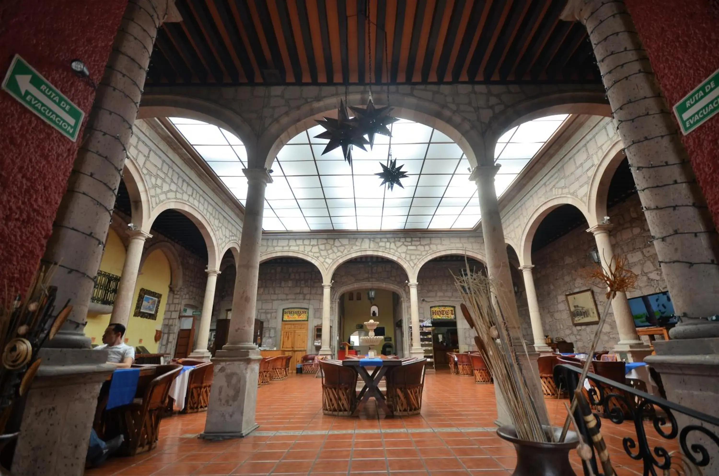 Lobby or reception, Restaurant/Places to Eat in Howard Johnson Calle Real Morelia