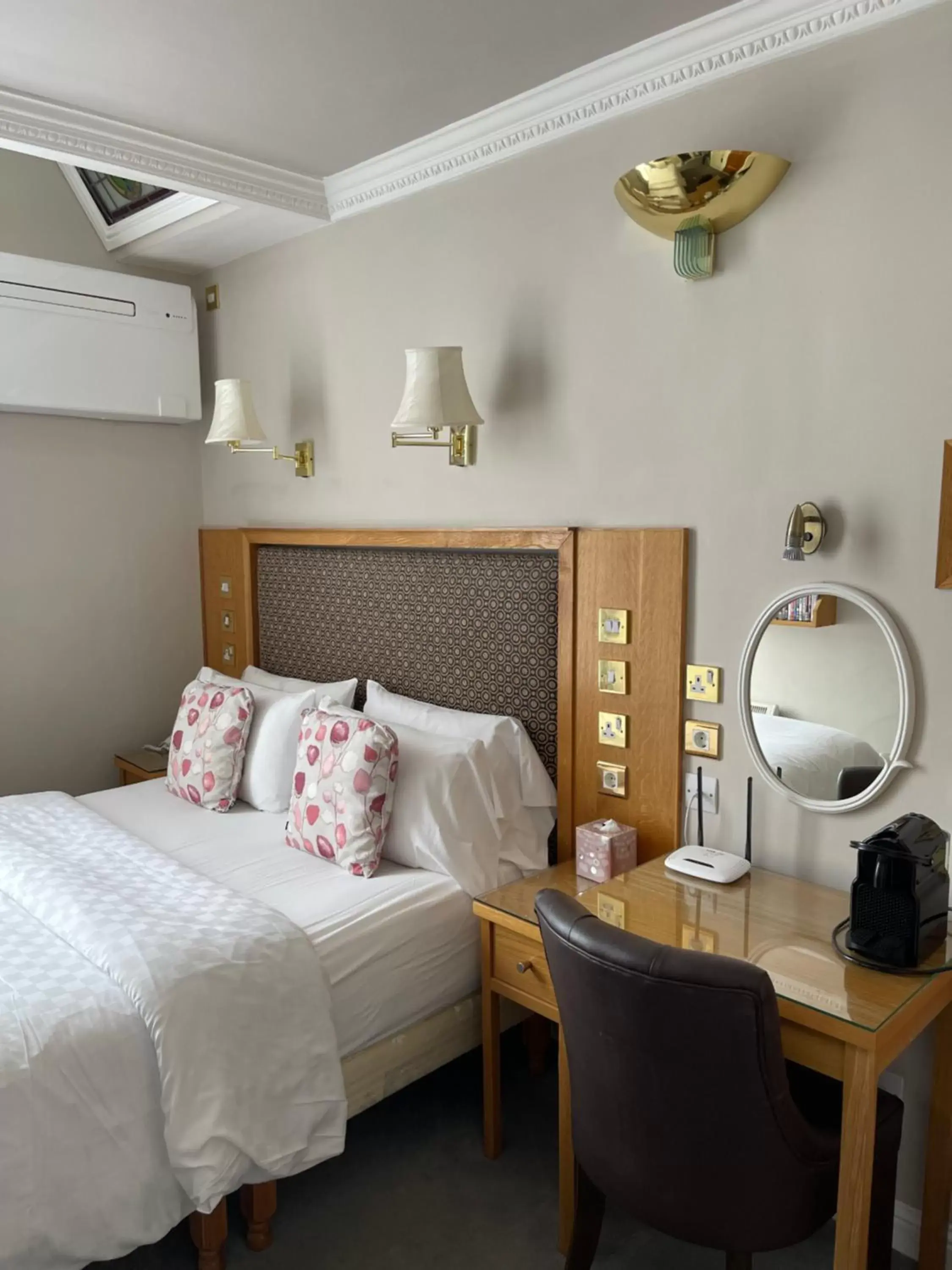 Bedroom, Bed in Roxford Lodge Hotel