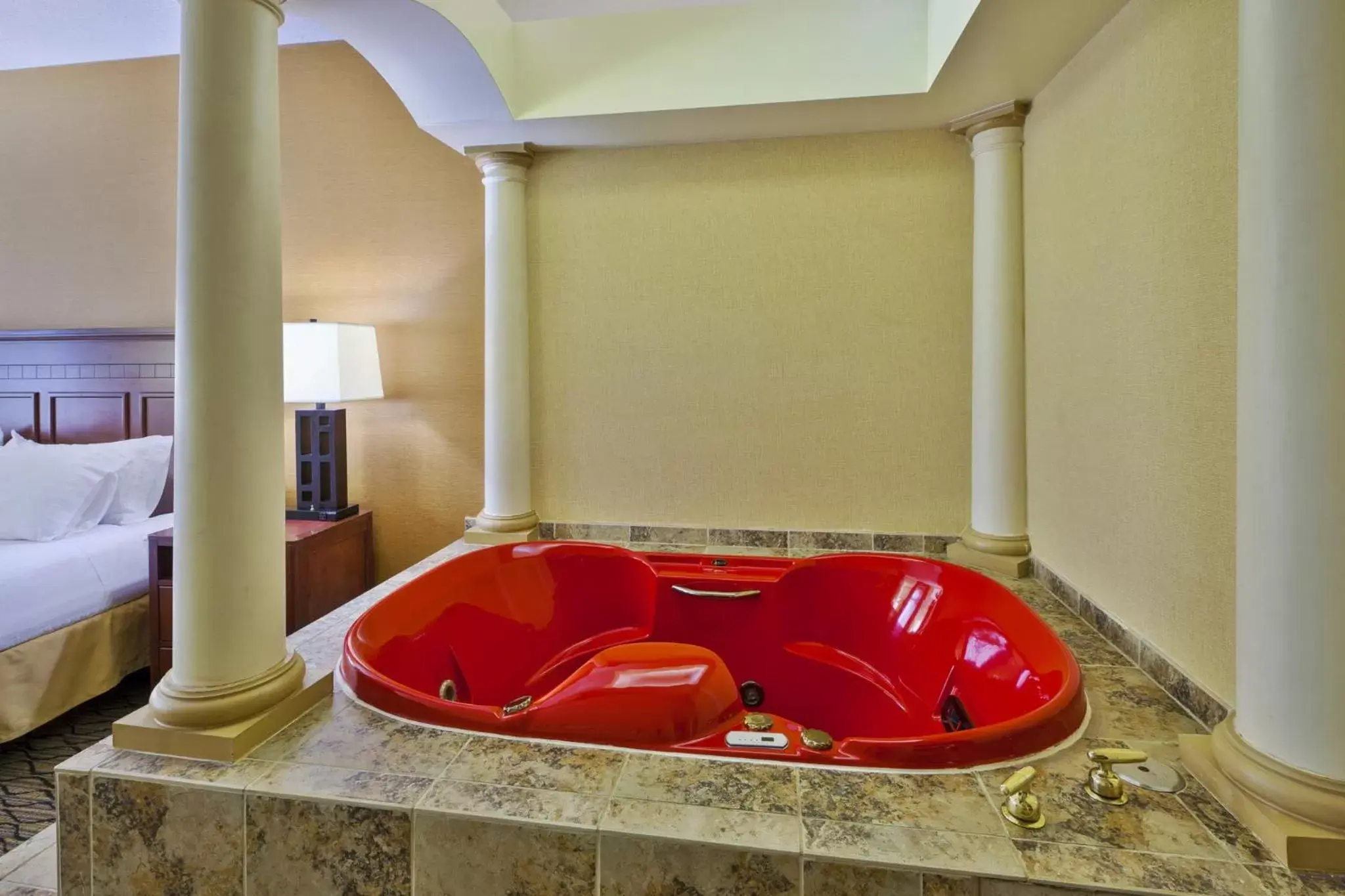 Photo of the whole room, Bathroom in Holiday Inn Express Hotel & Suites - Belleville Area, an IHG Hotel