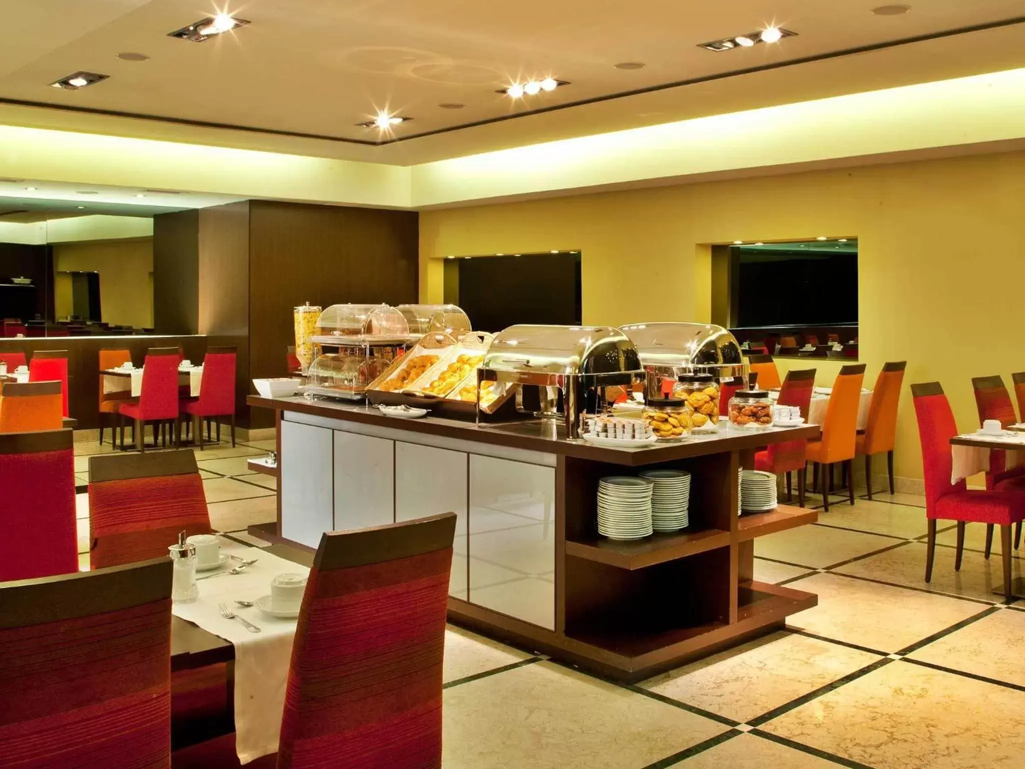 Restaurant/Places to Eat in TURIM Iberia Hotel