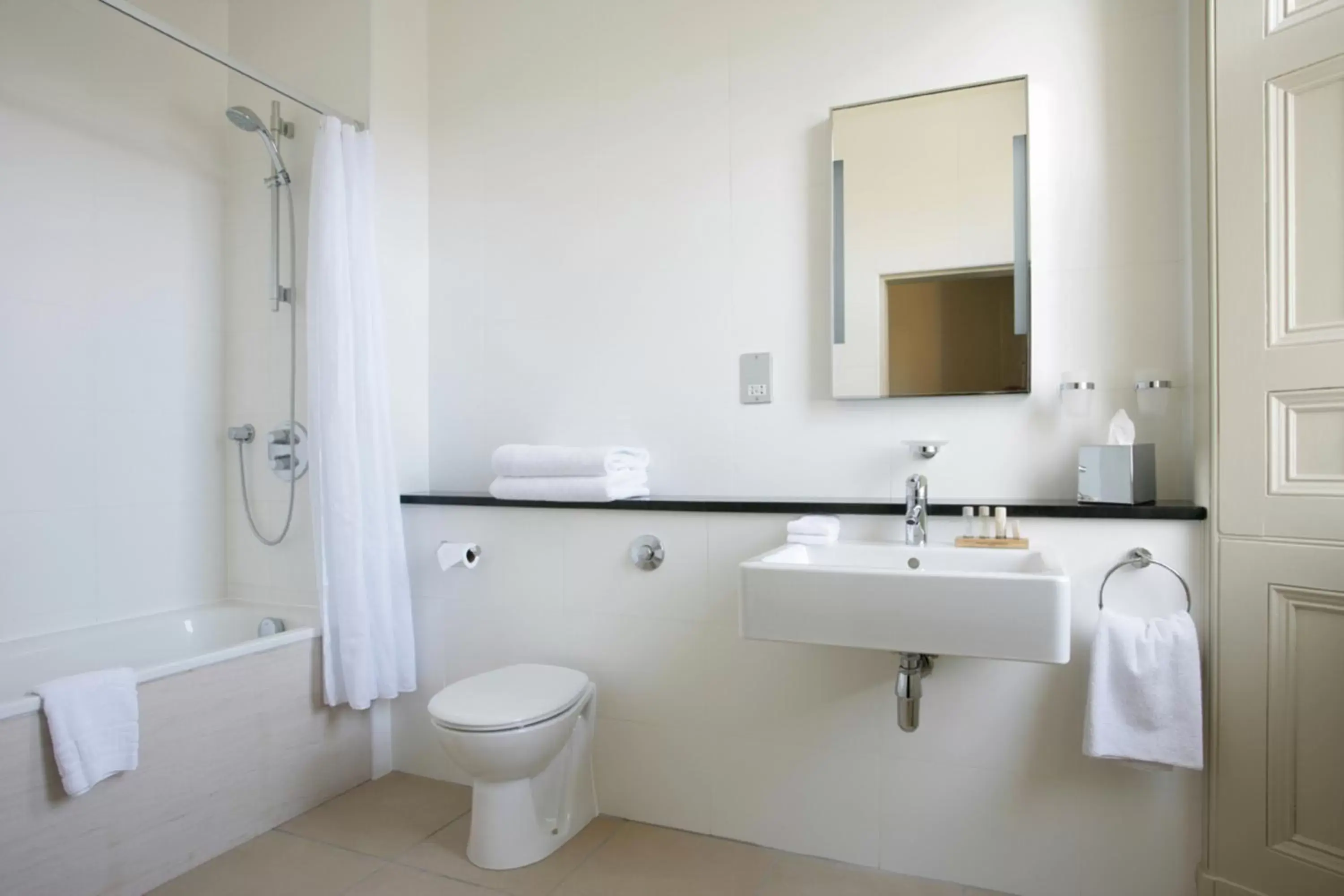 Bathroom in Nether Abbey Hotel