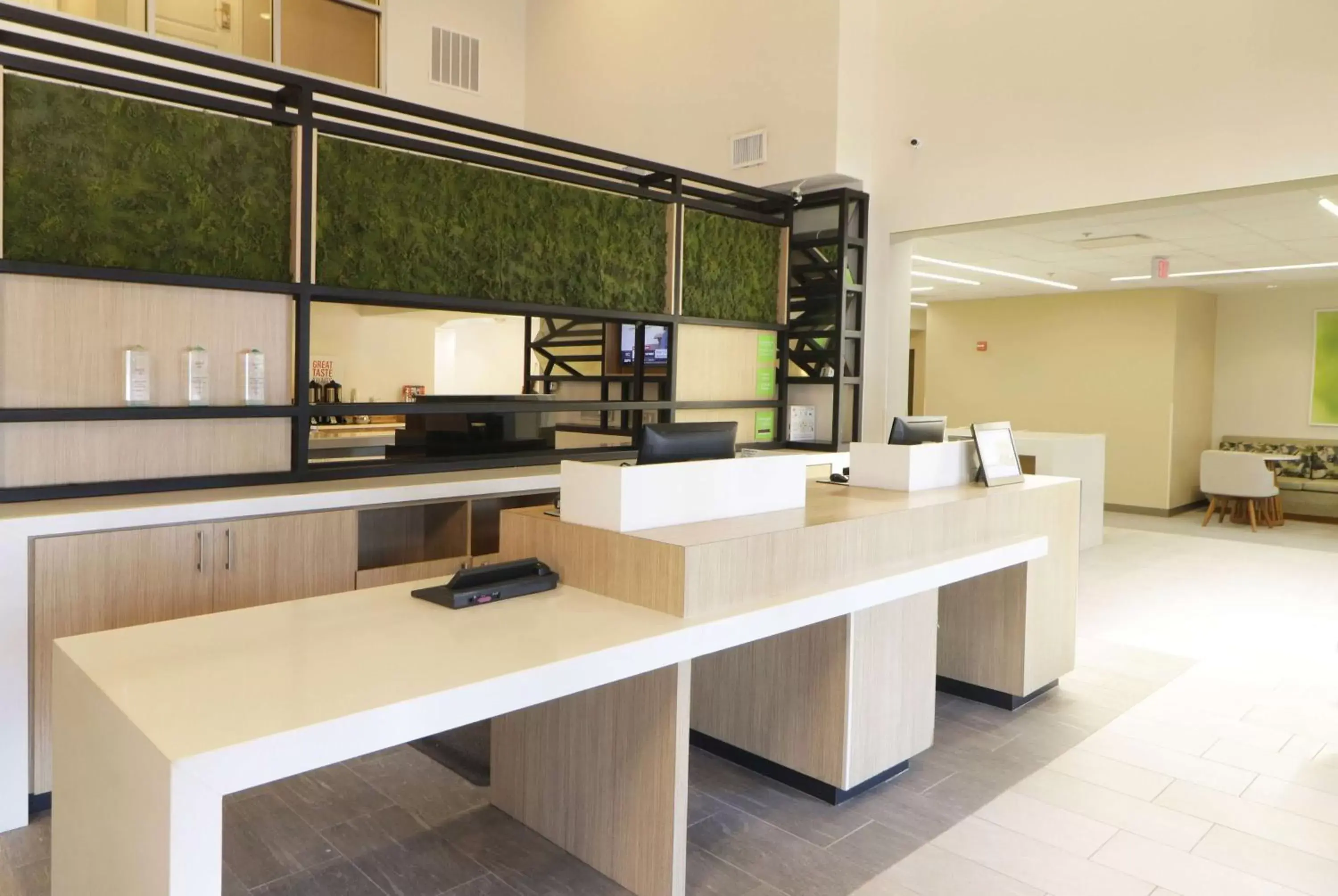 Lobby or reception, Kitchen/Kitchenette in Wyndham Garden McAllen at La Plaza Mall