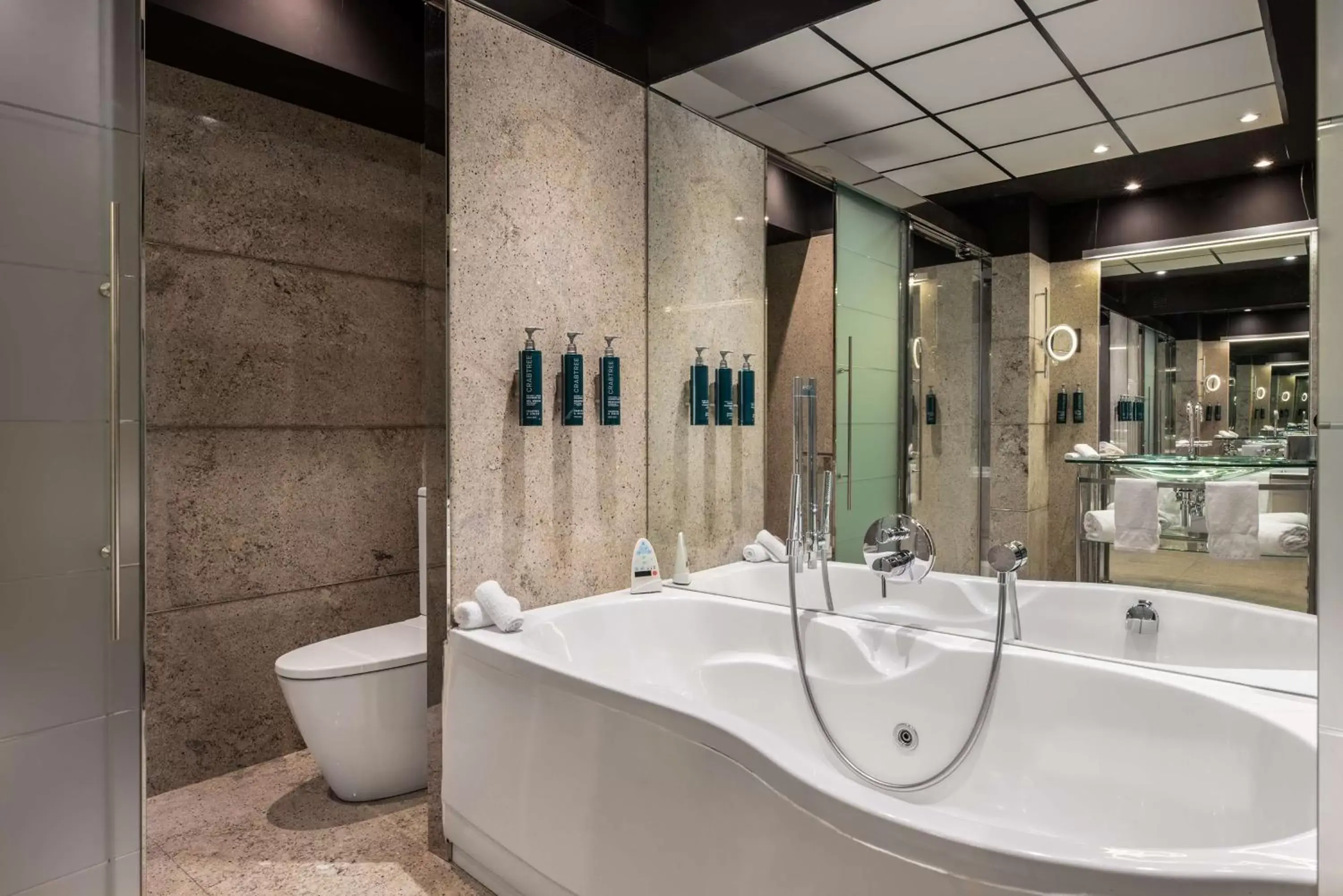 Bathroom in Hilton Madrid Airport