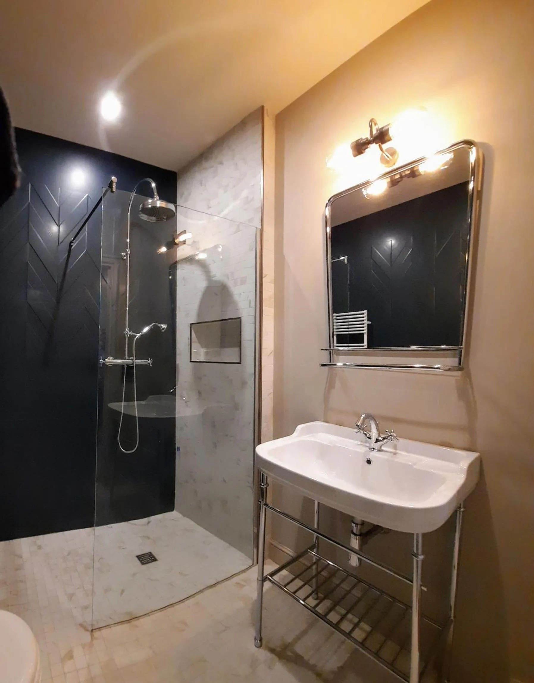 Shower in Palazzo 42 - Boutique Hotel & Suites