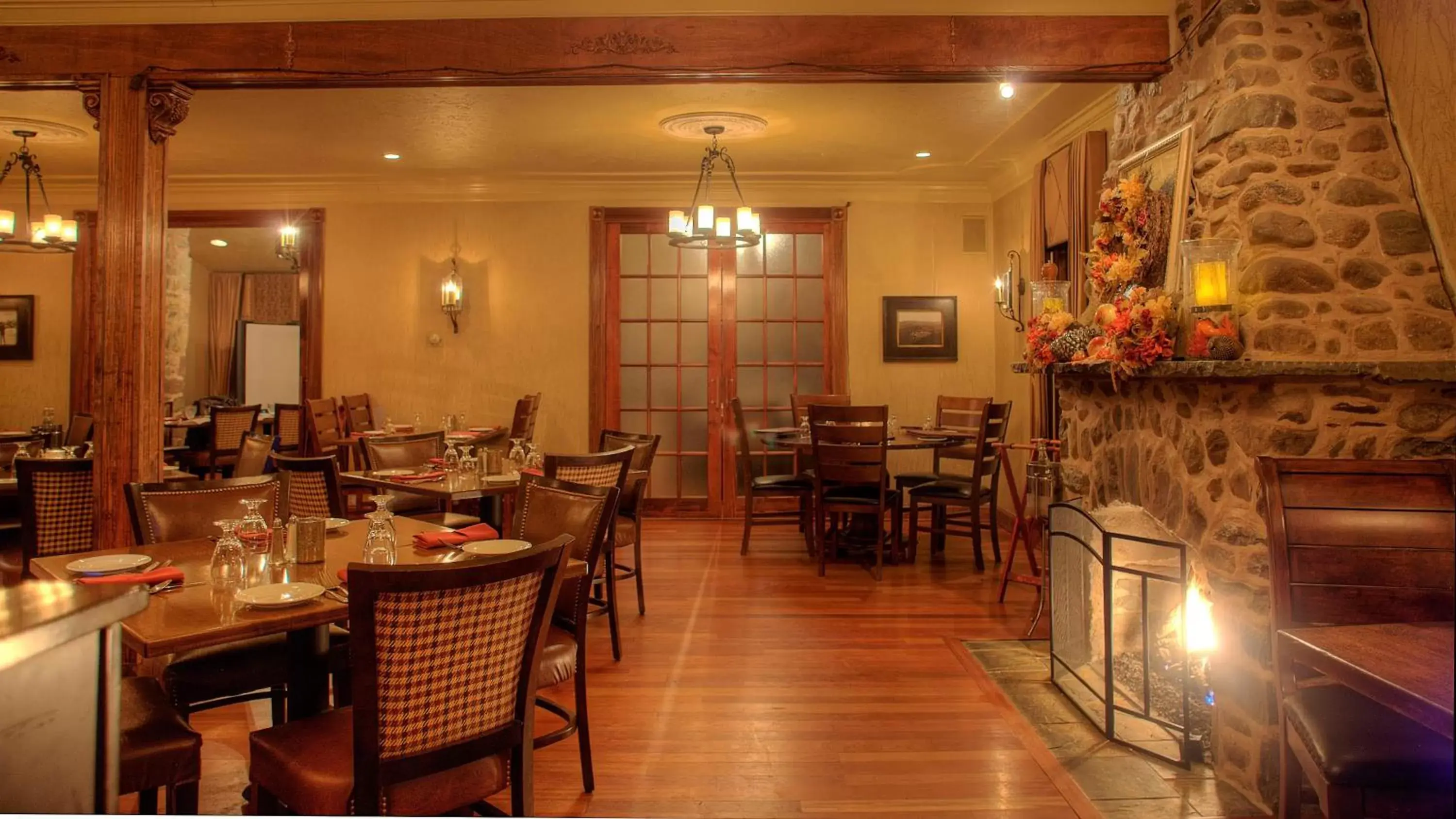 Restaurant/Places to Eat in Woodfield Manor - A Sundance Vacations Property