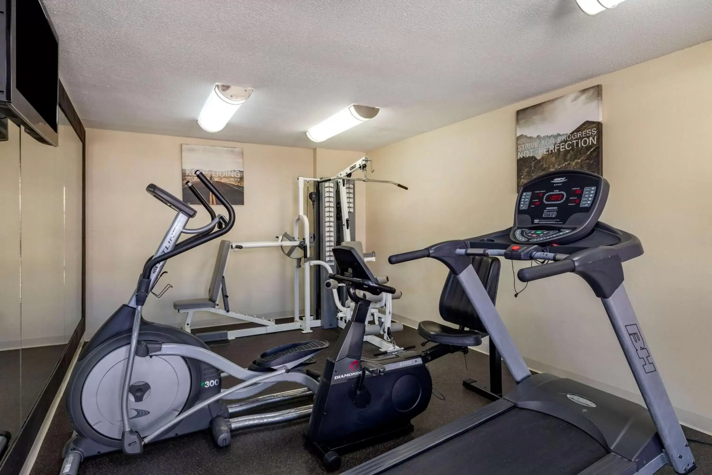 Spa and wellness centre/facilities, Fitness Center/Facilities in Best Western Lindale Inn