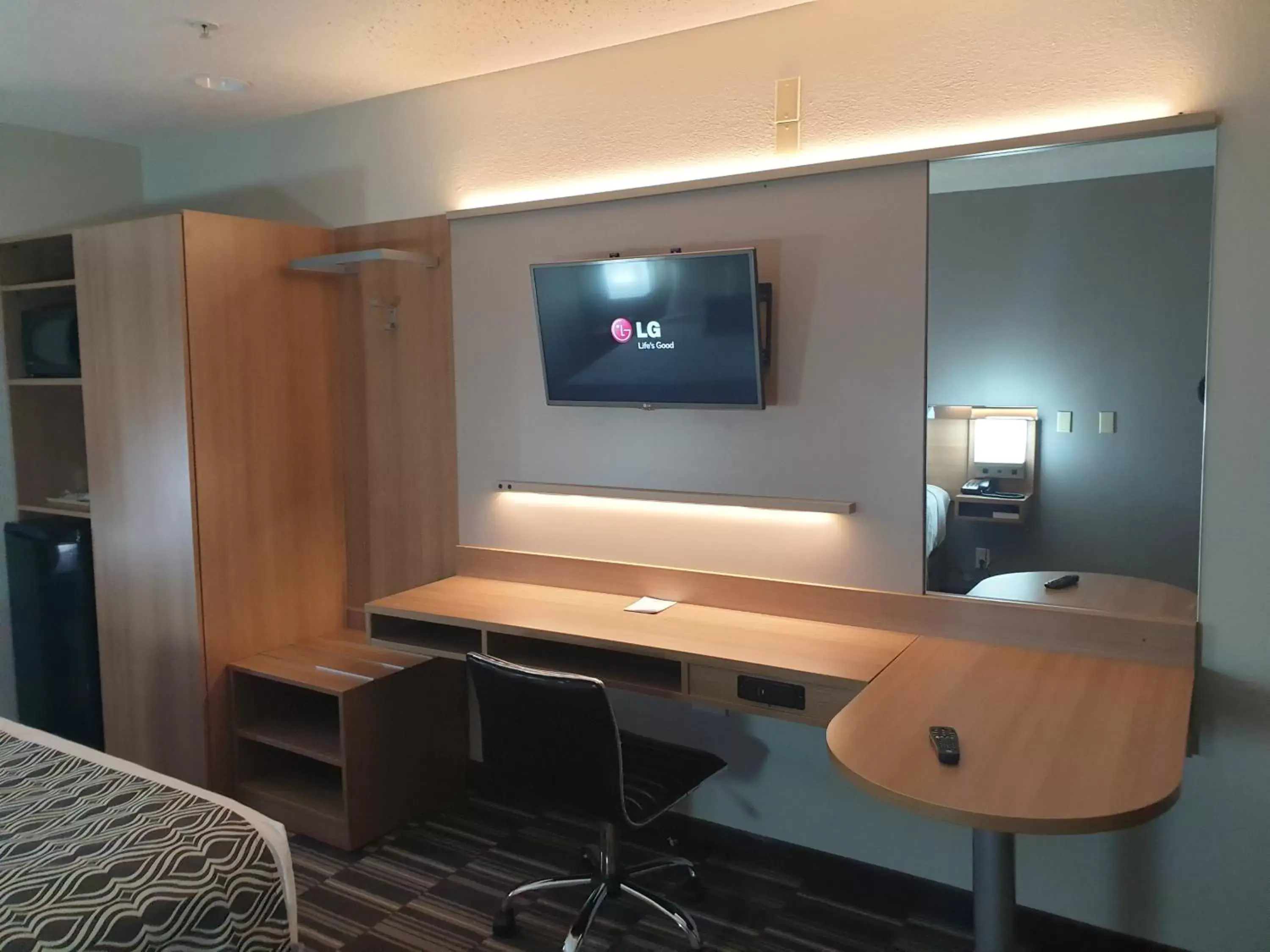 TV/Entertainment Center in Microtel Inn & Suites by Wyndham Augusta/Riverwatch