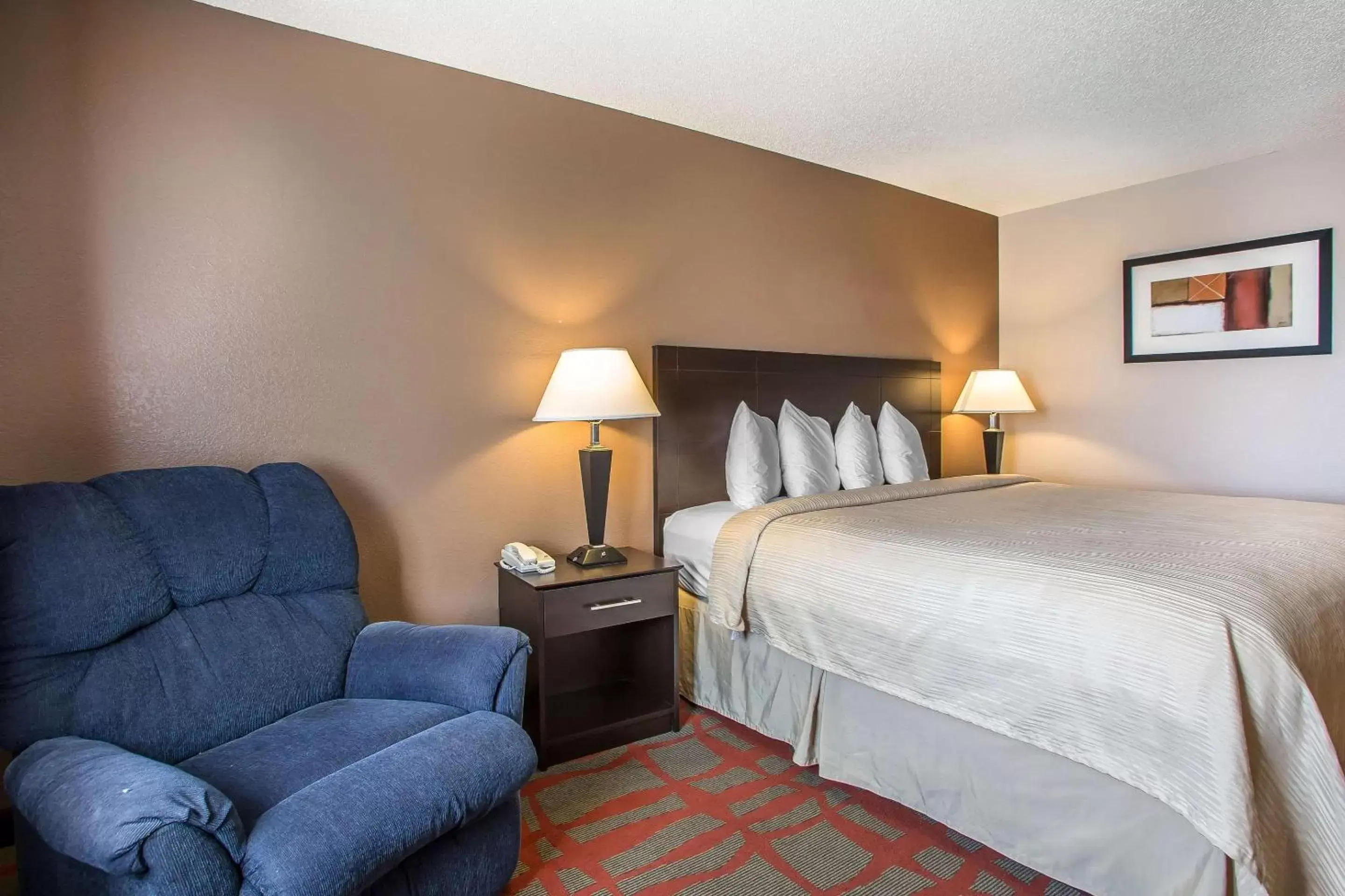 Photo of the whole room, Bed in Quality Inn & Suites West Bend