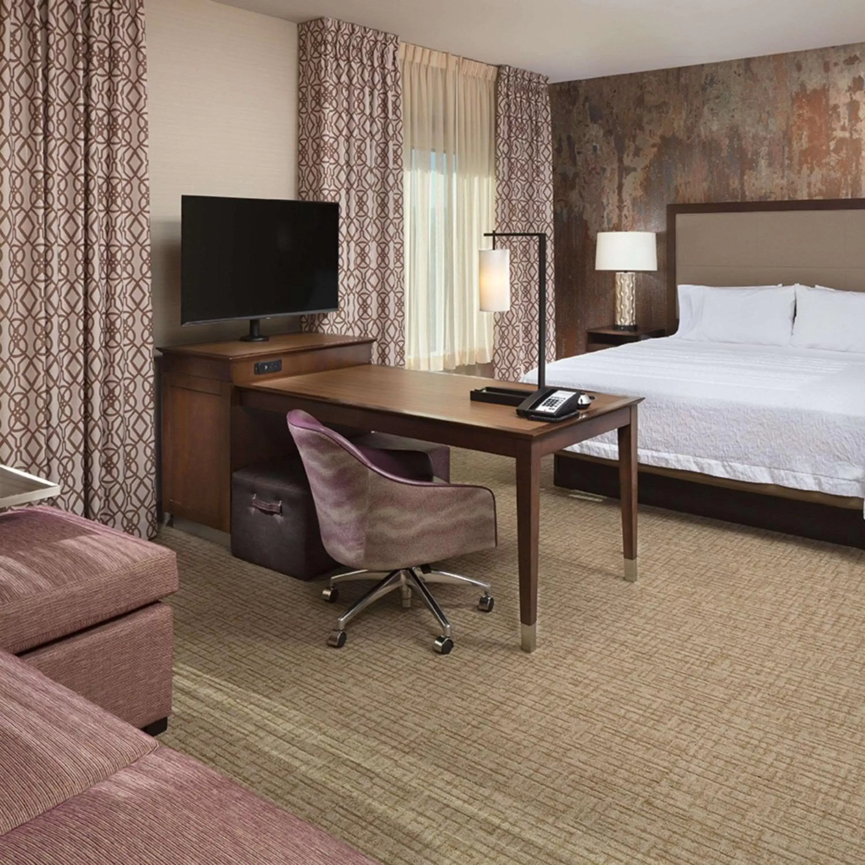 Bedroom, TV/Entertainment Center in Hampton Inn & Suites Murrieta