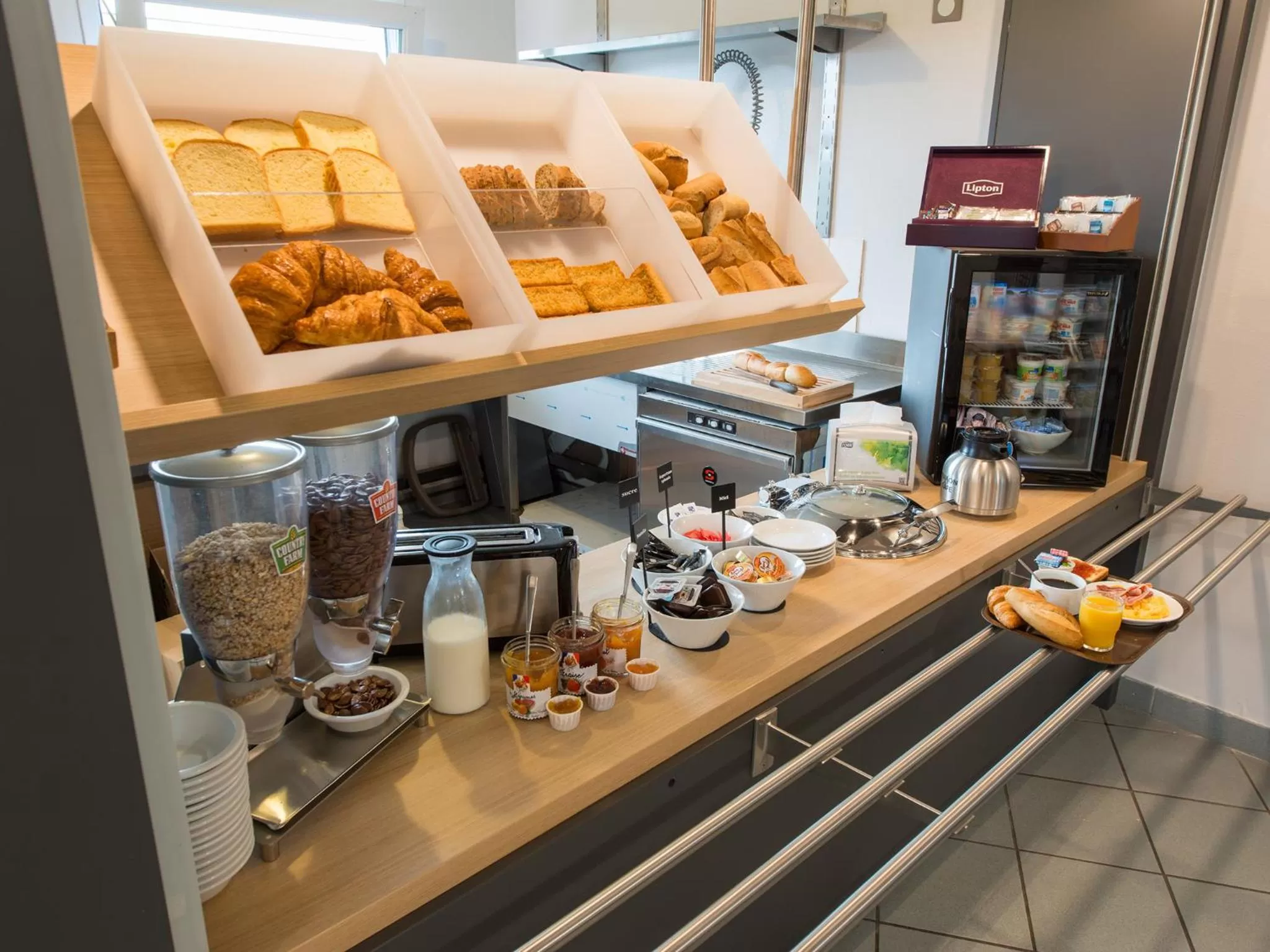 Buffet breakfast in B&B HOTEL Blois Sud Vineuil