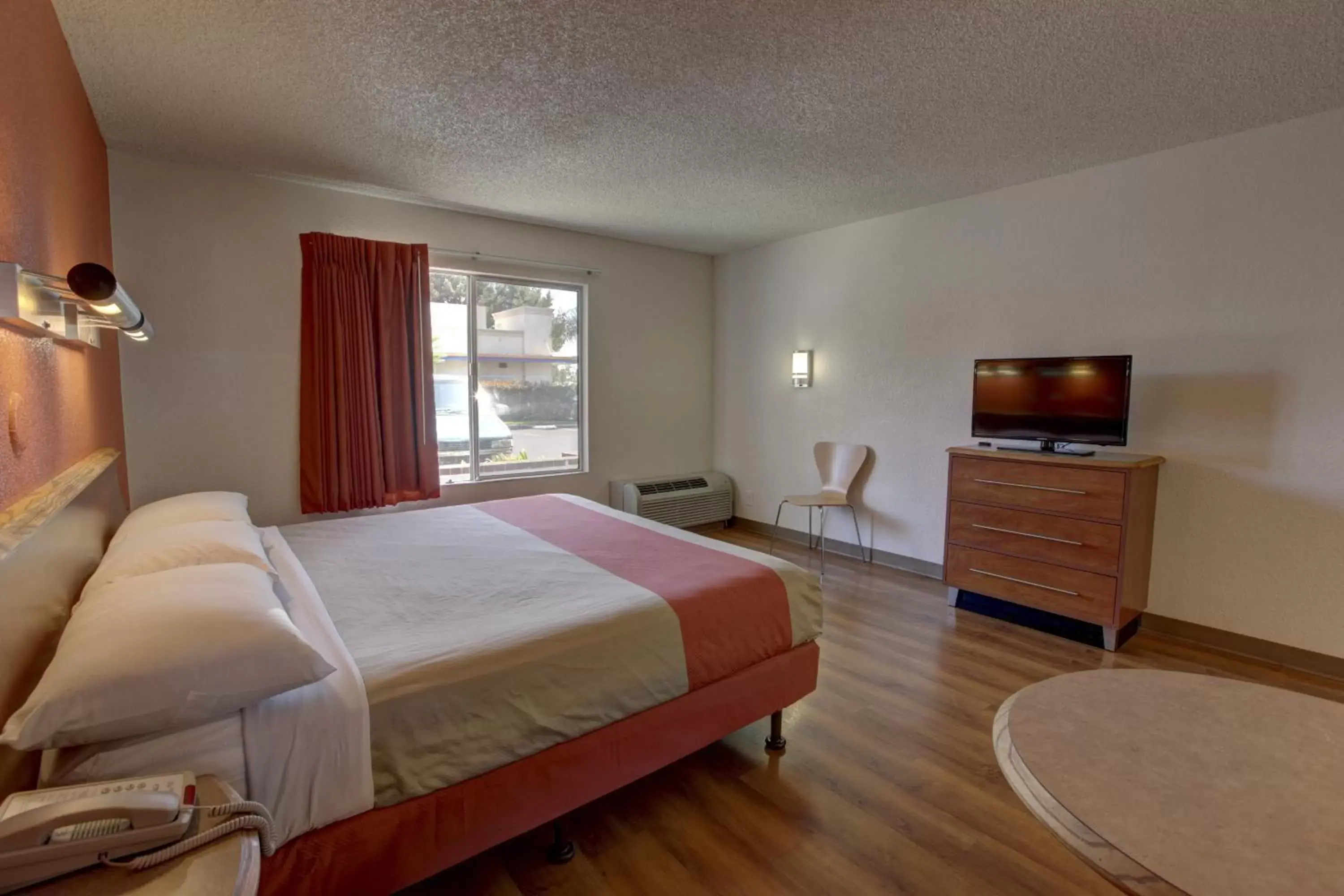 Bed, TV/Entertainment Center in Motel 6-Santa Ana, CA - Irvine - Orange County Airport