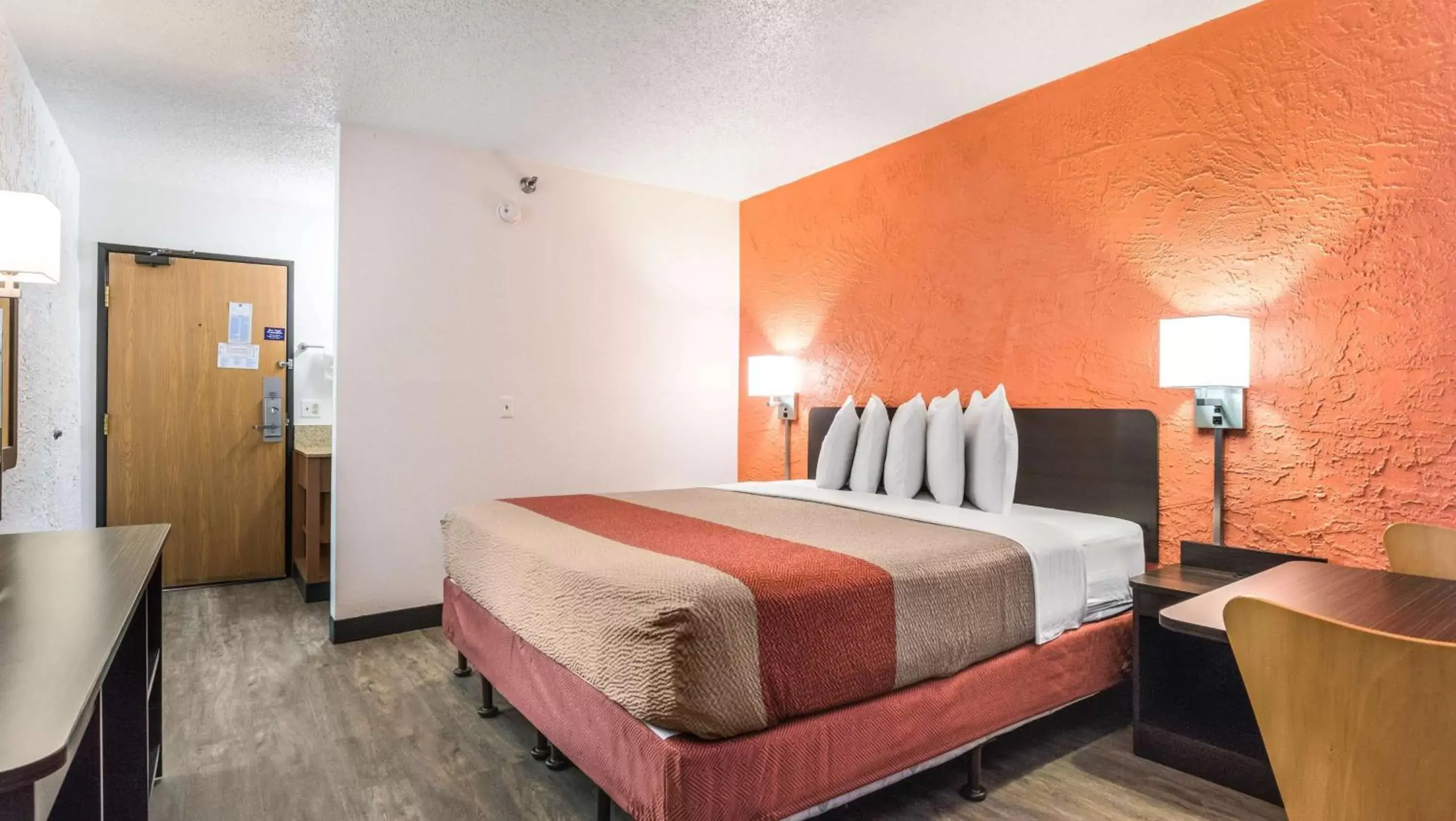 Bedroom, Bed in Motel 6-Elk Grove Village, IL