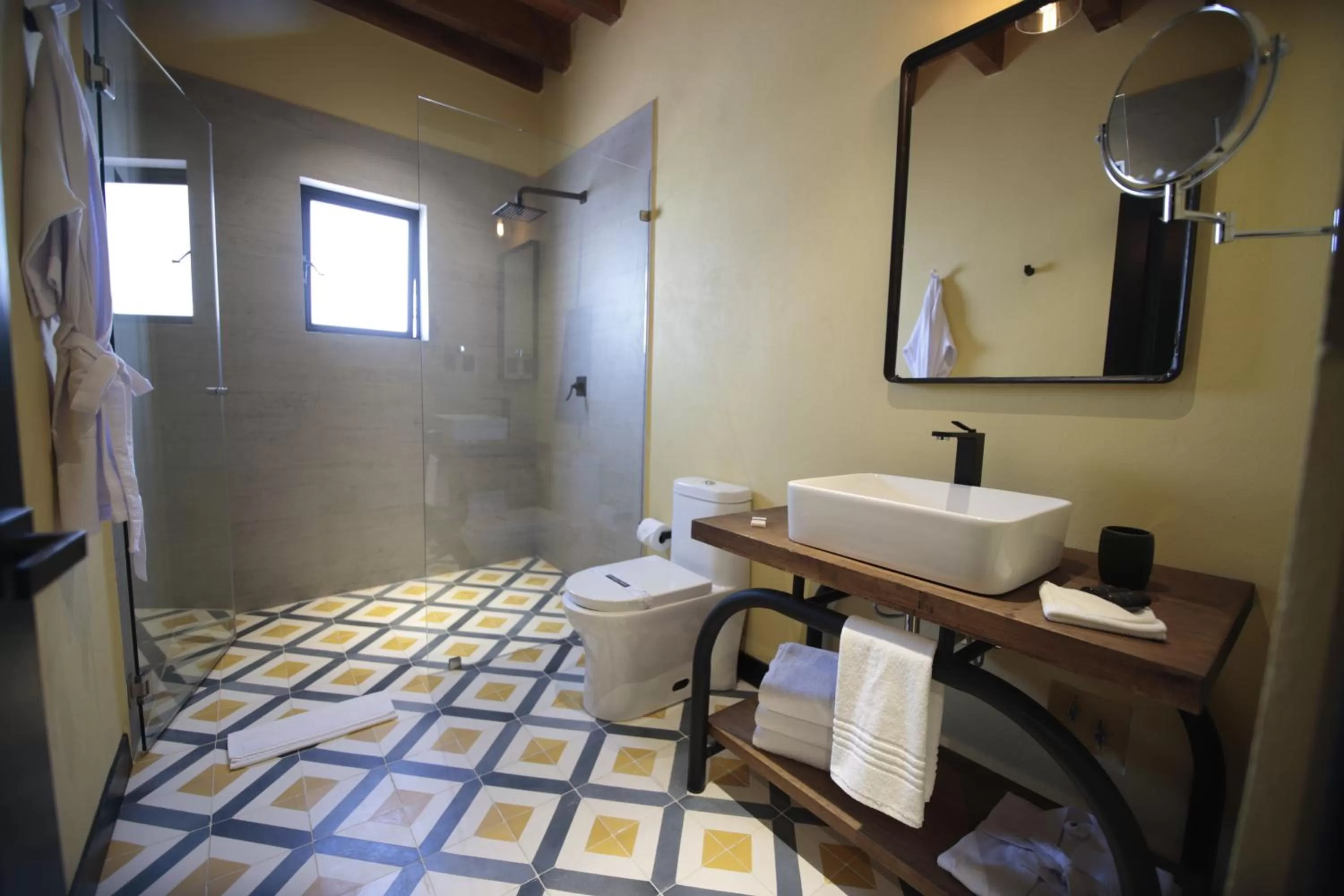 Antigua Trece Hotel Fusión