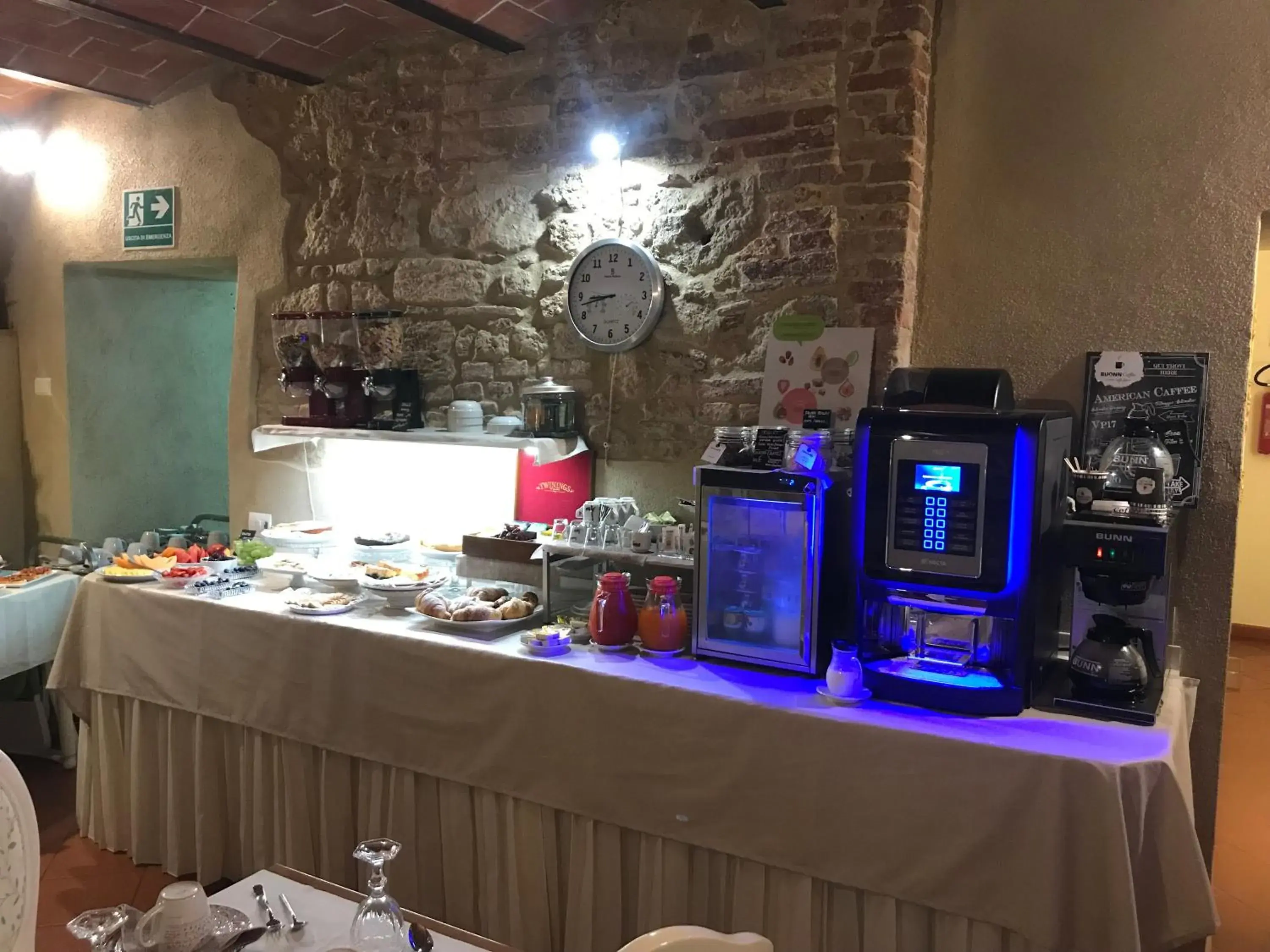 Food and drinks in Hotel Volterra In