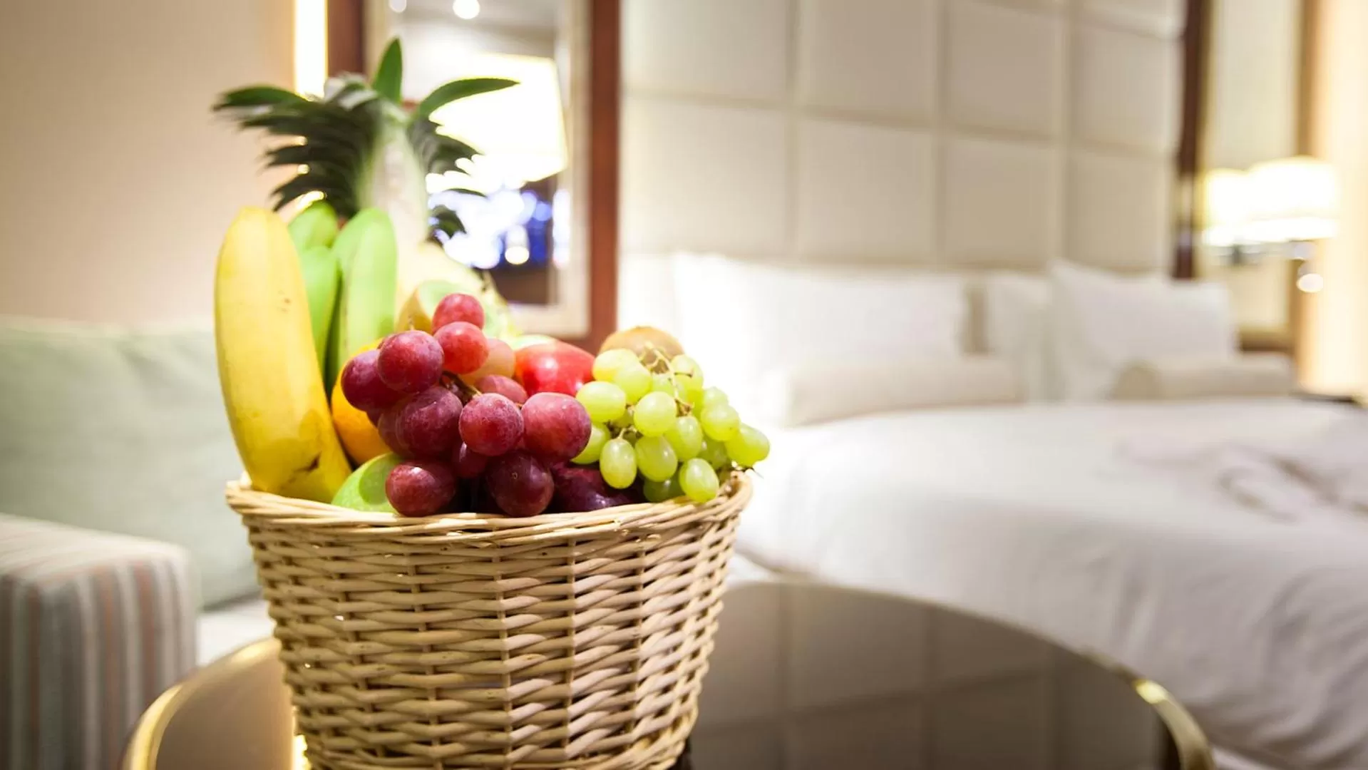 Food and drinks in Western Lamar Hotel