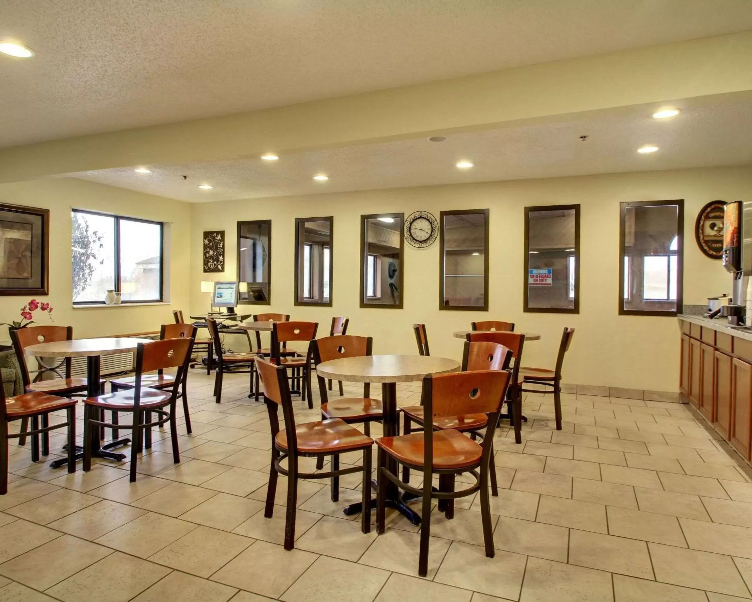 Restaurant/Places to Eat in Quality Inn Indianola