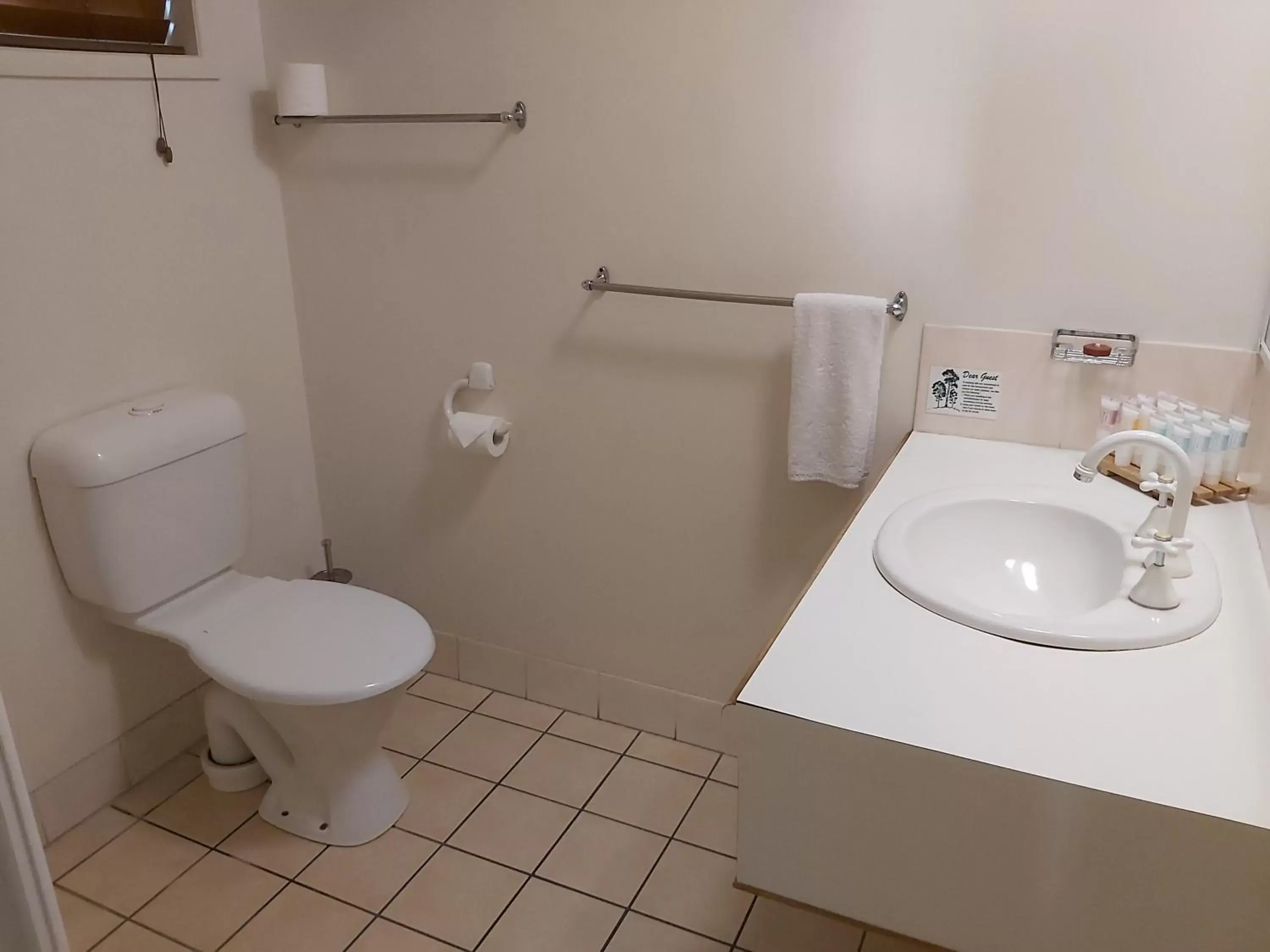 Bathroom in Cosmopolitan Motel & Serviced Apartments