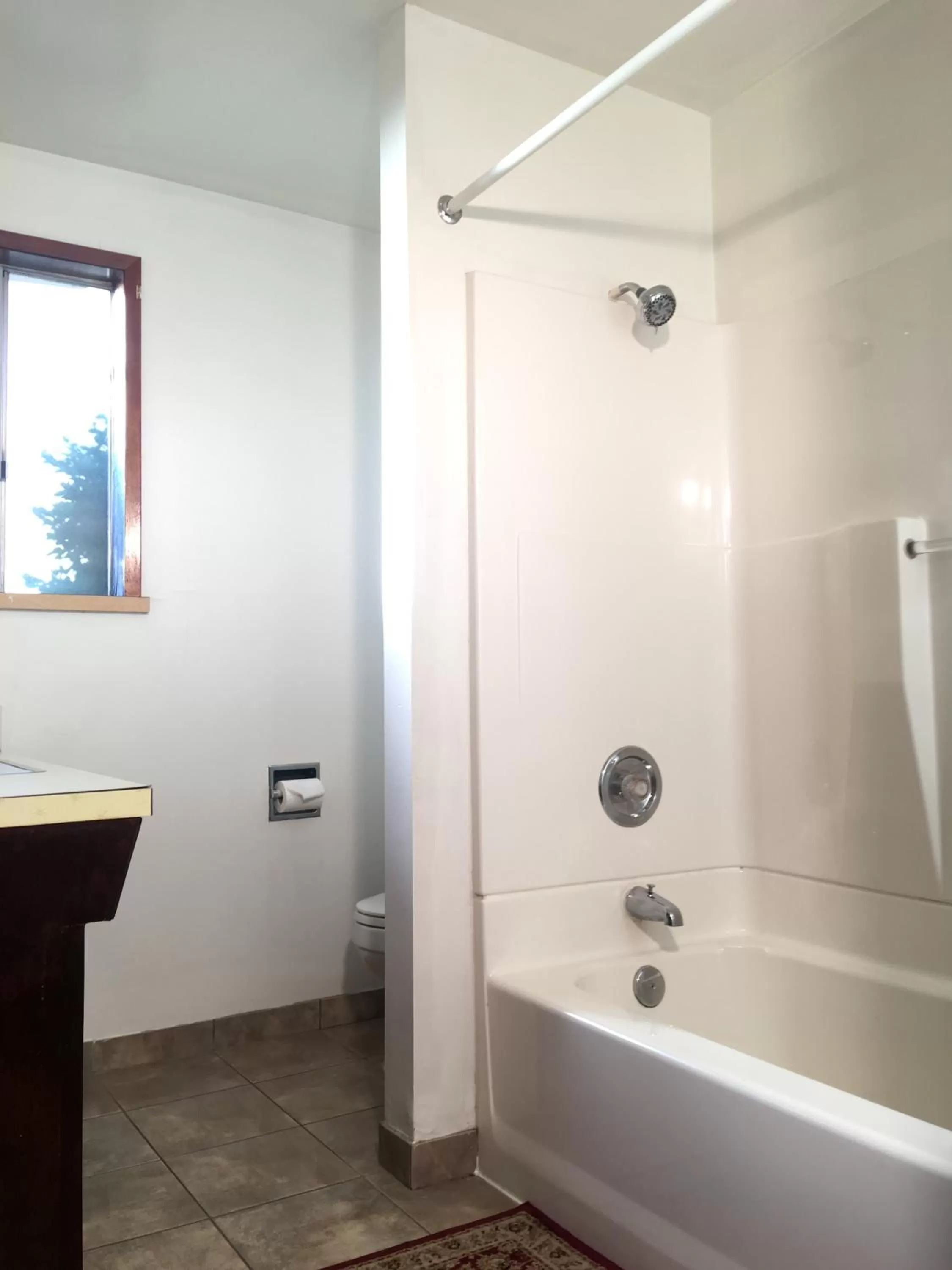 Bathroom in Acorn Motor Inn