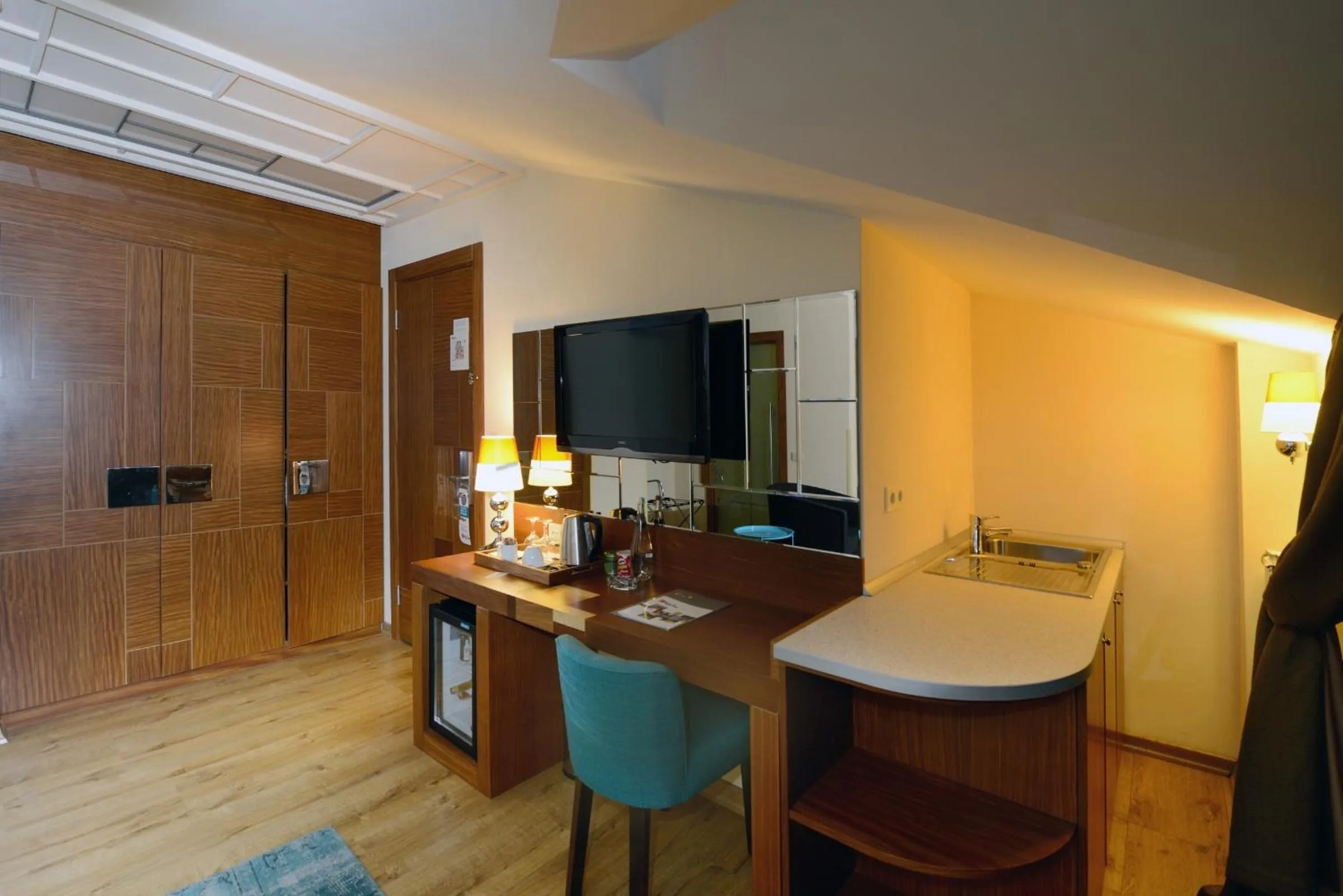 Shower in Collage Pera Hotel