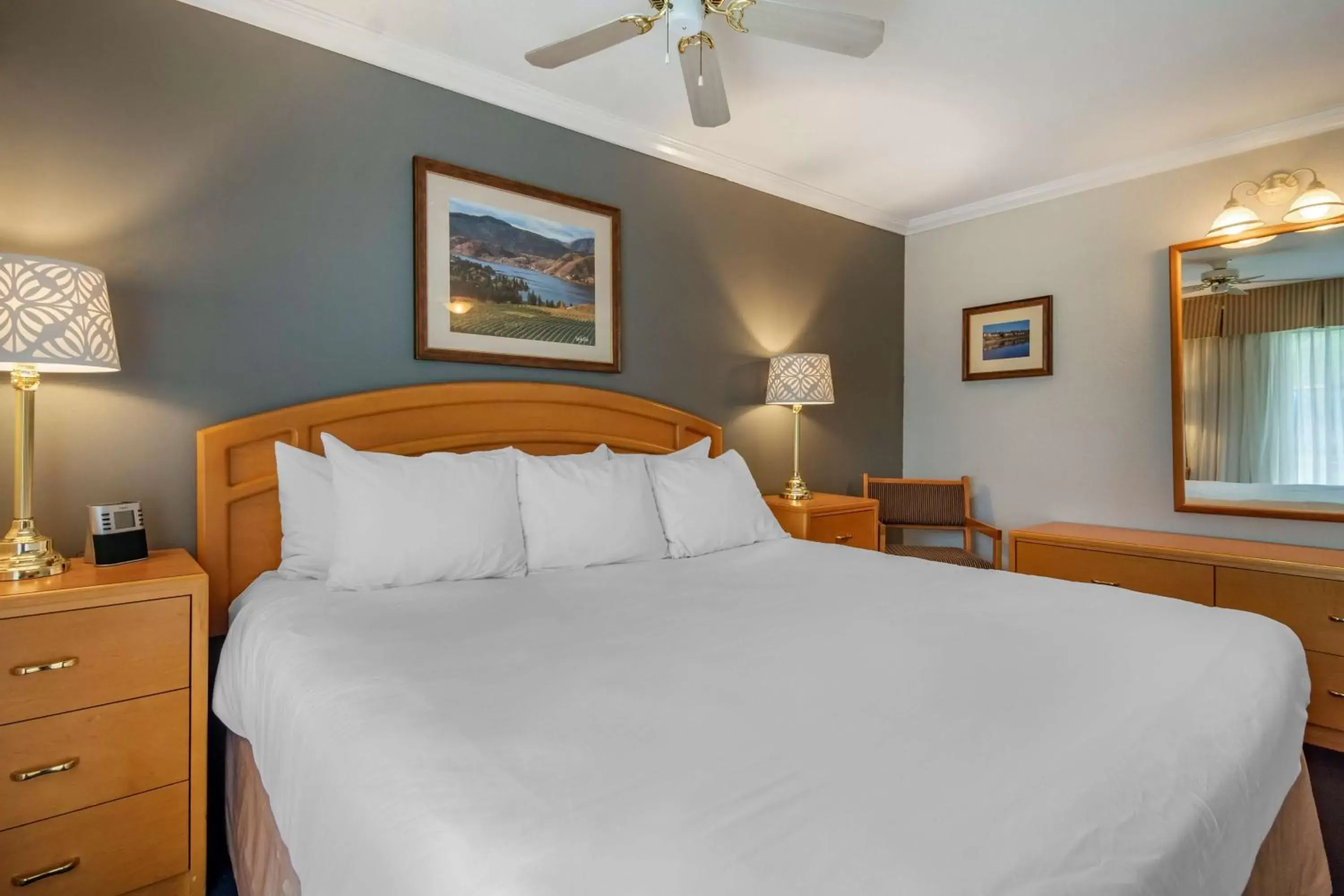 Bedroom, Bed in Best Western Inn at Penticton